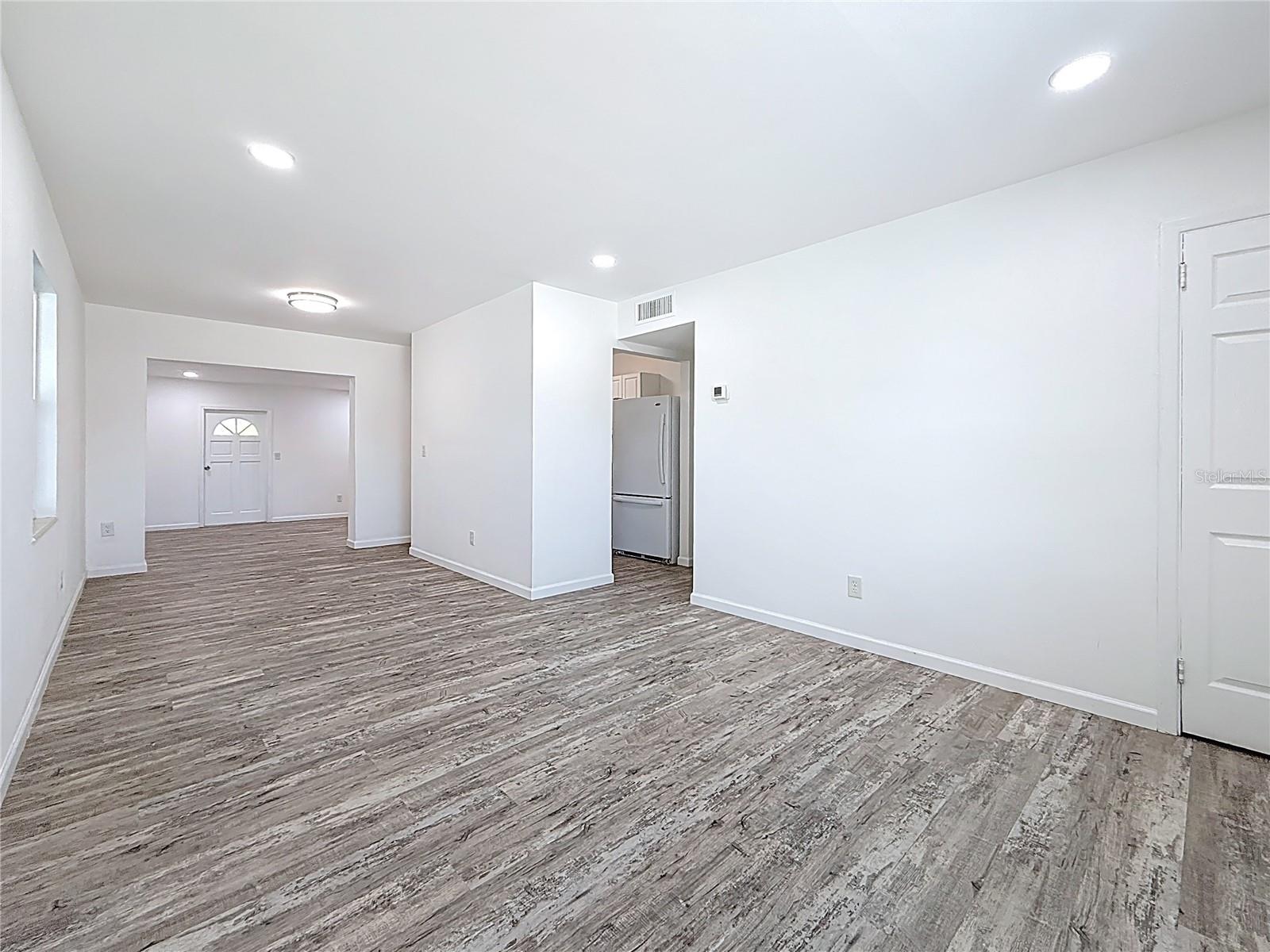 Image 10 of 57 For 4716 Town N Country Boulevard