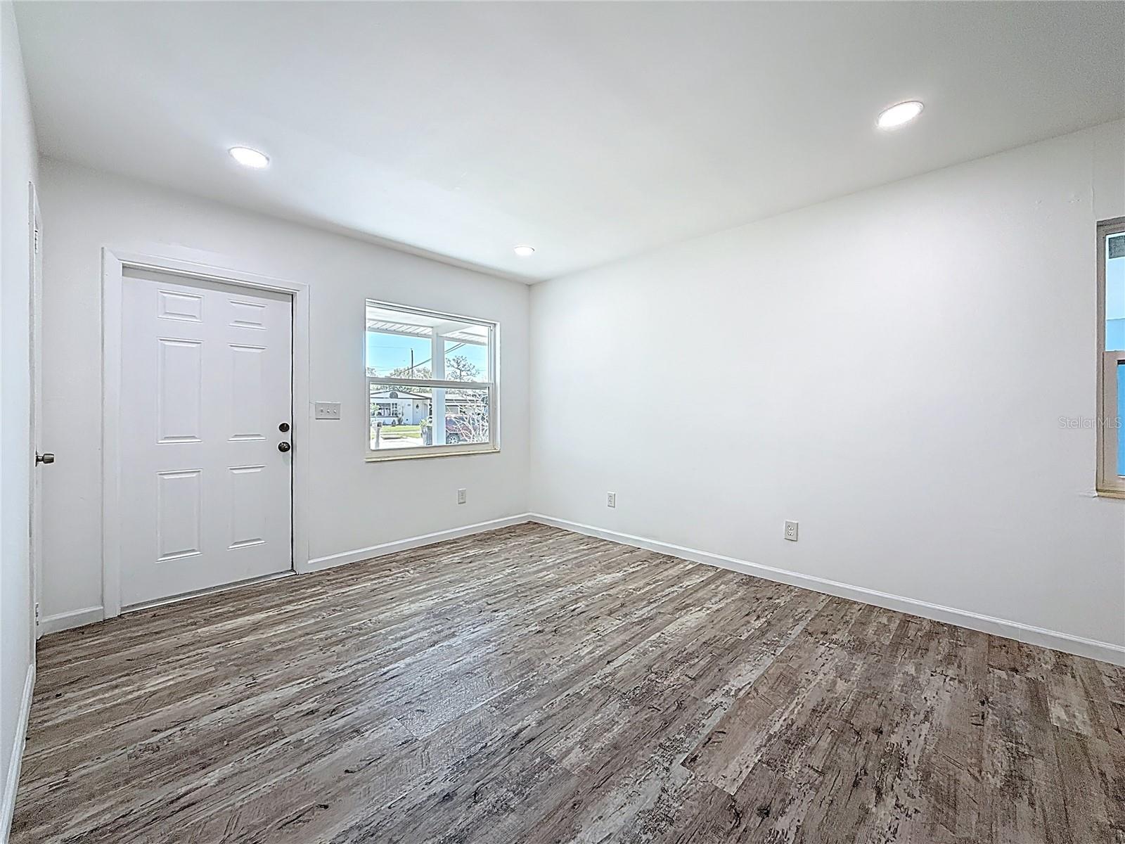 Image 11 of 57 For 4716 Town N Country Boulevard