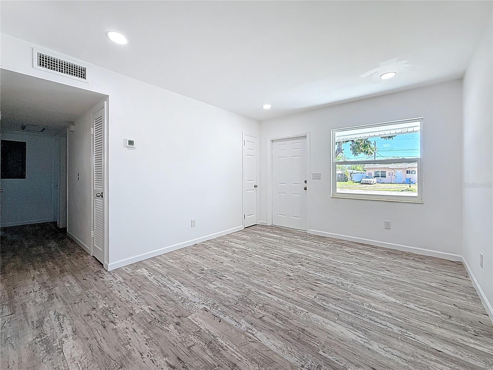Image 12 of 57 For 4716 Town N Country Boulevard