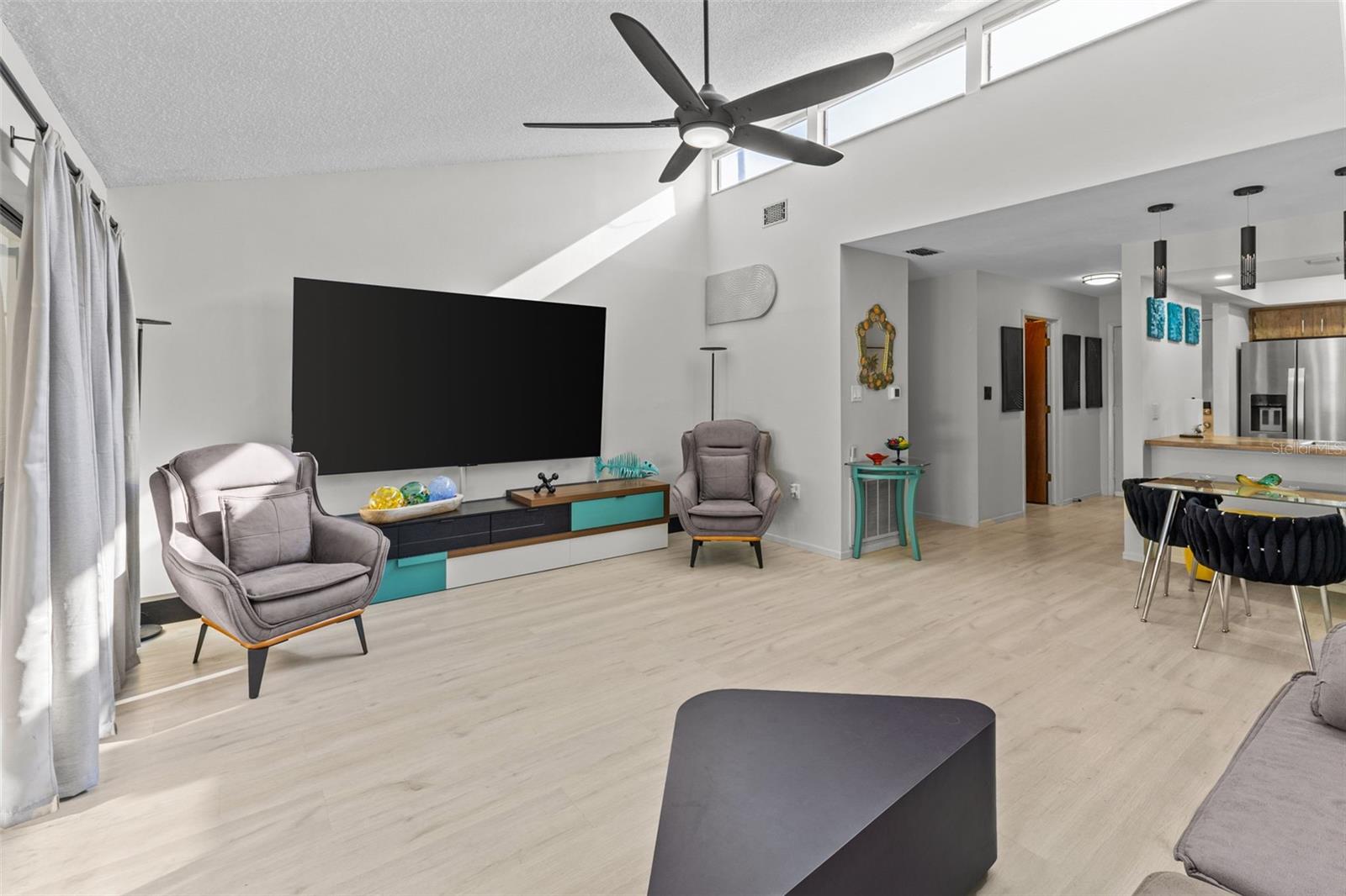 Listing photo id 8 for 2240 Pinewood Villas Drive