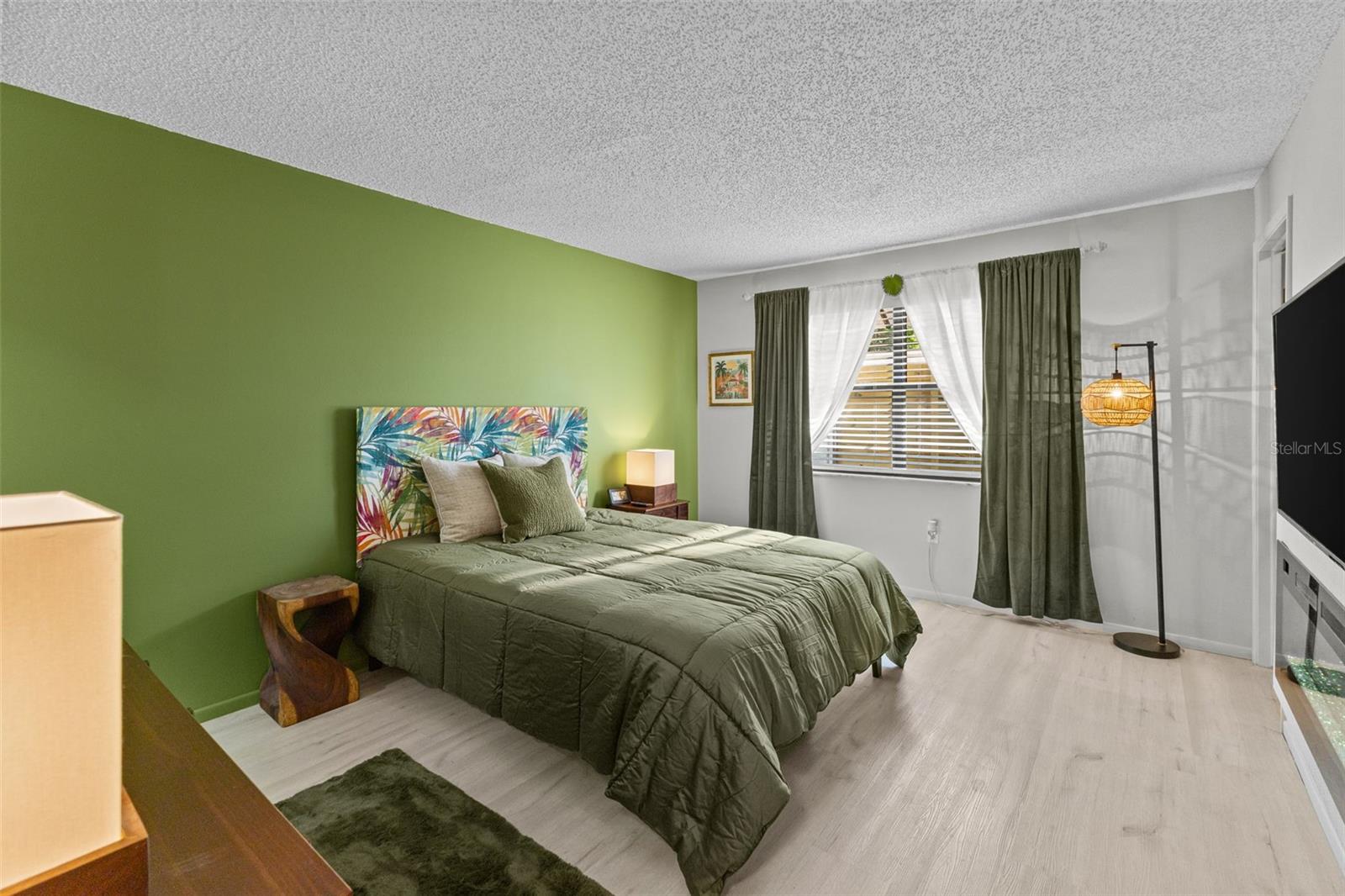 Listing photo id 9 for 2240 Pinewood Villas Drive