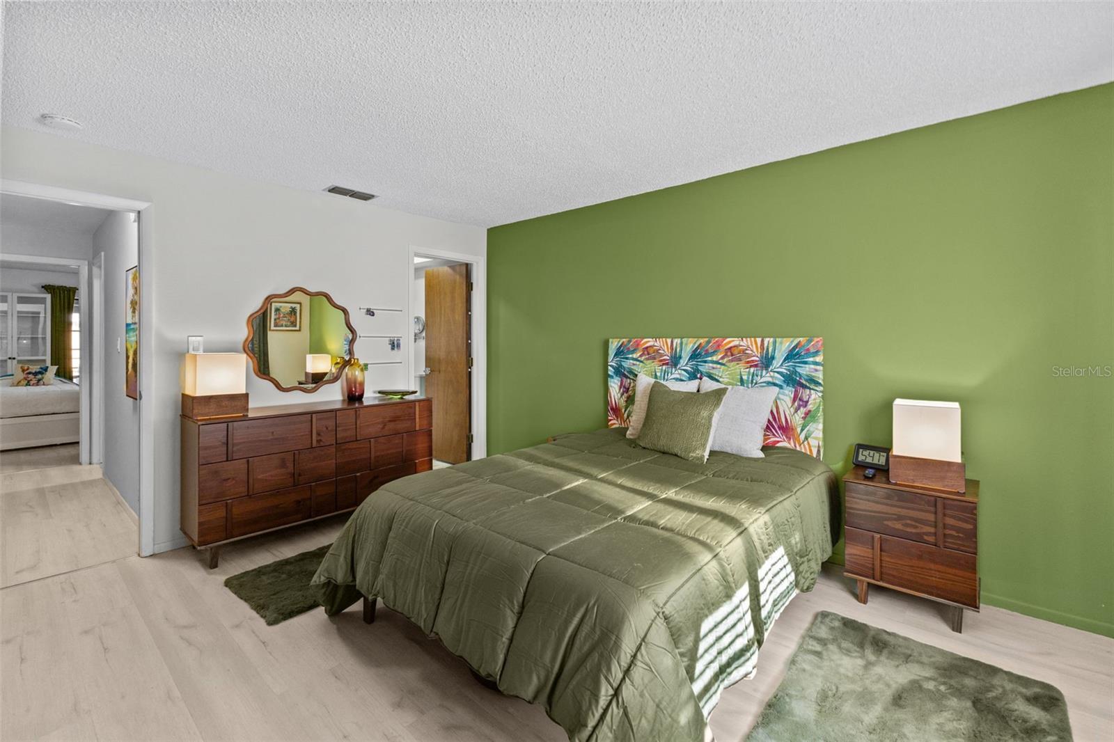 Listing photo id 10 for 2240 Pinewood Villas Drive