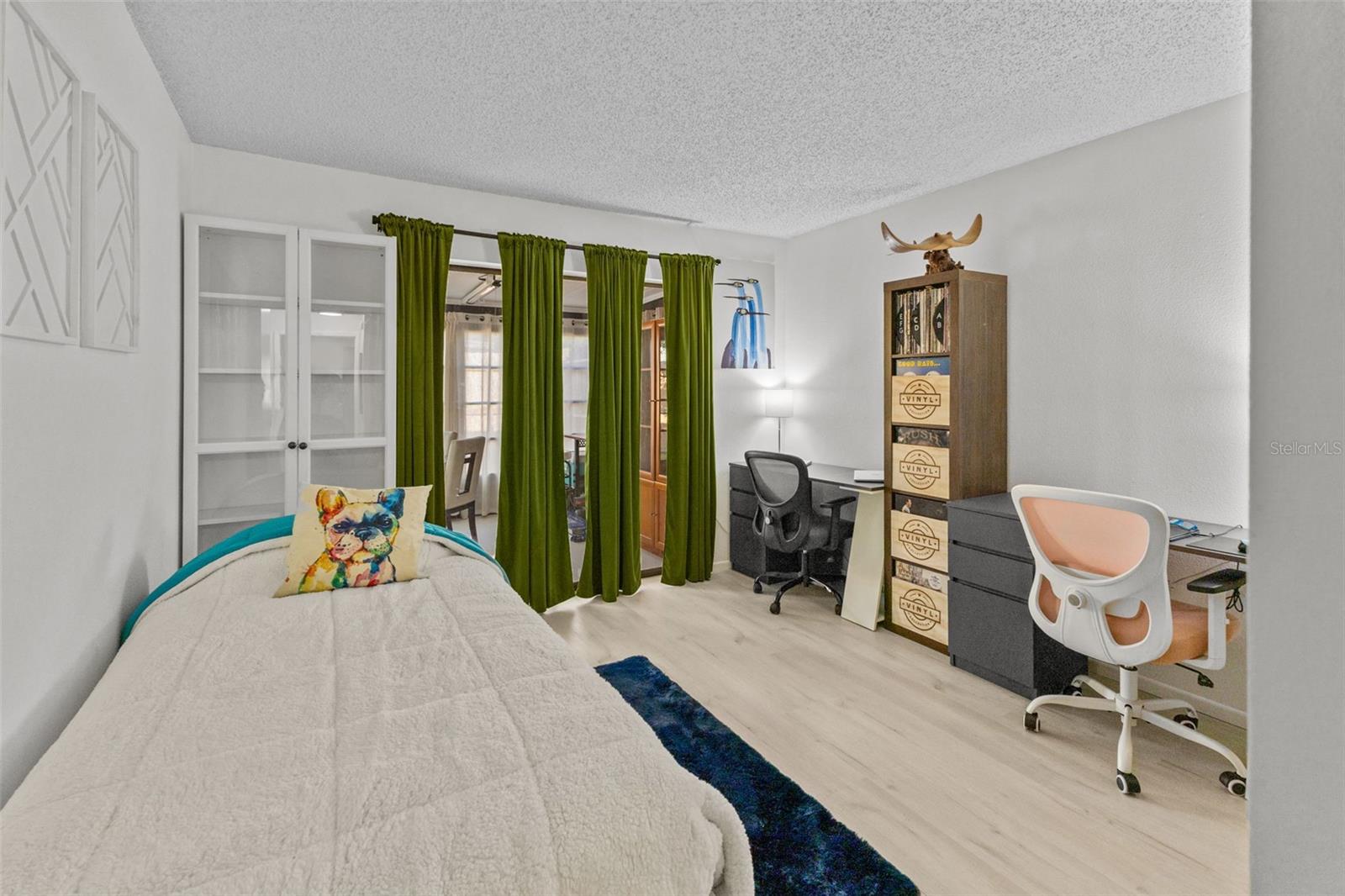 Listing photo id 15 for 2240 Pinewood Villas Drive