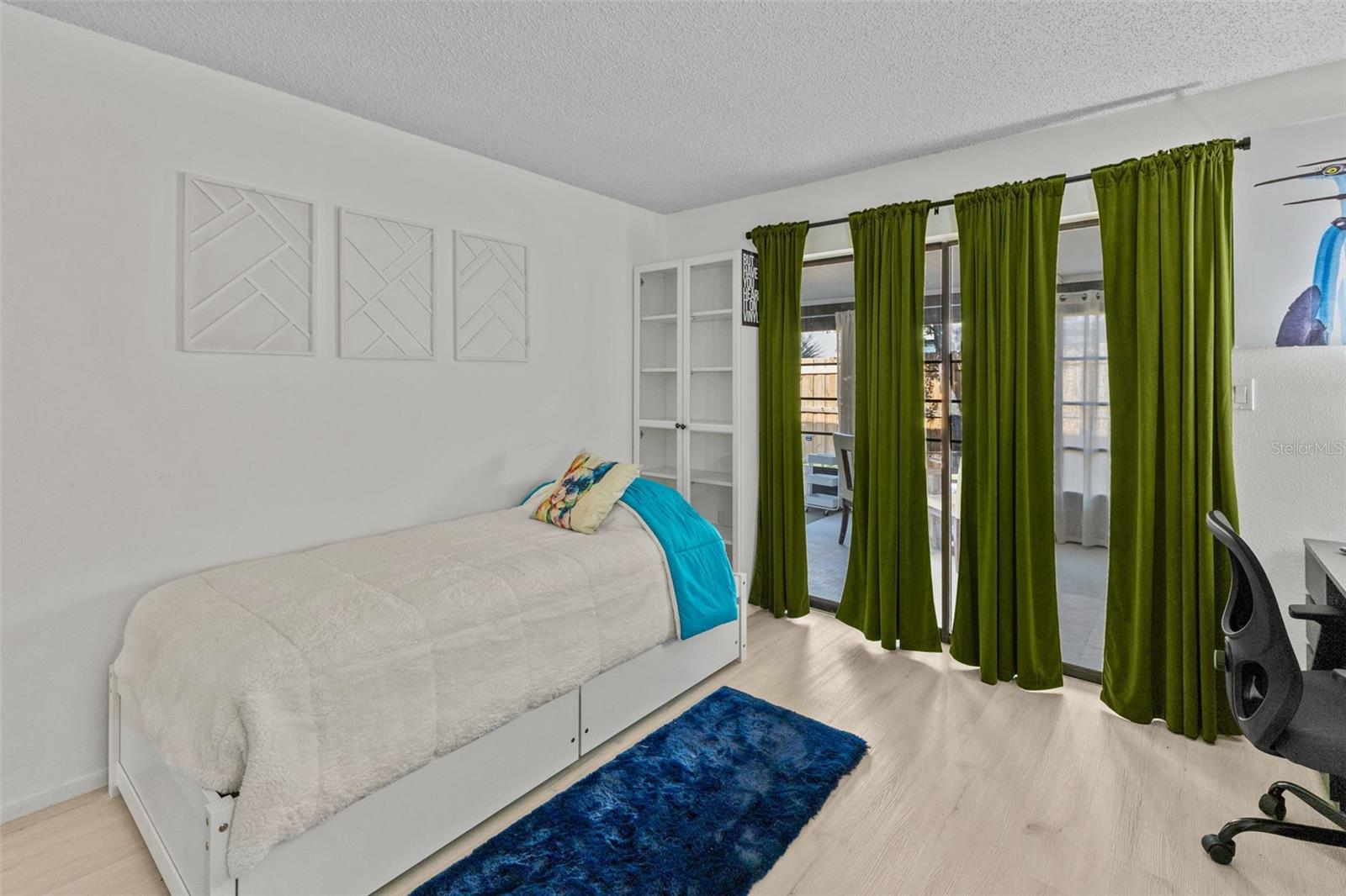 Listing photo id 16 for 2240 Pinewood Villas Drive