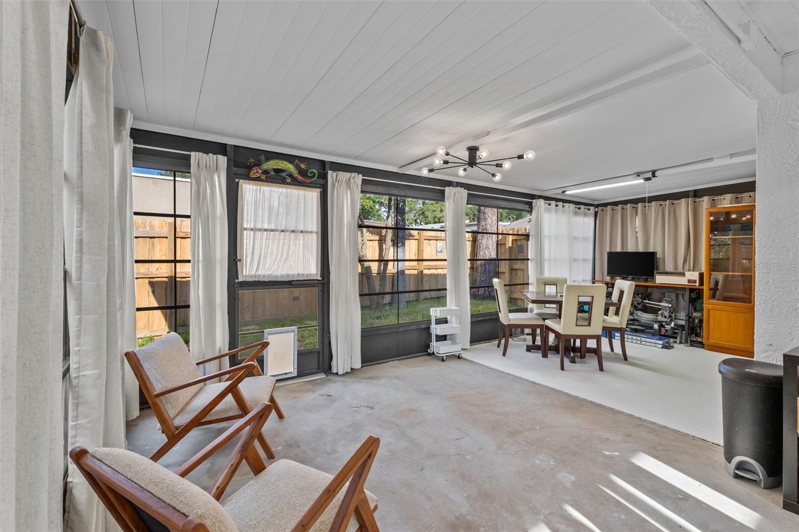 Listing photo id 18 for 2240 Pinewood Villas Drive