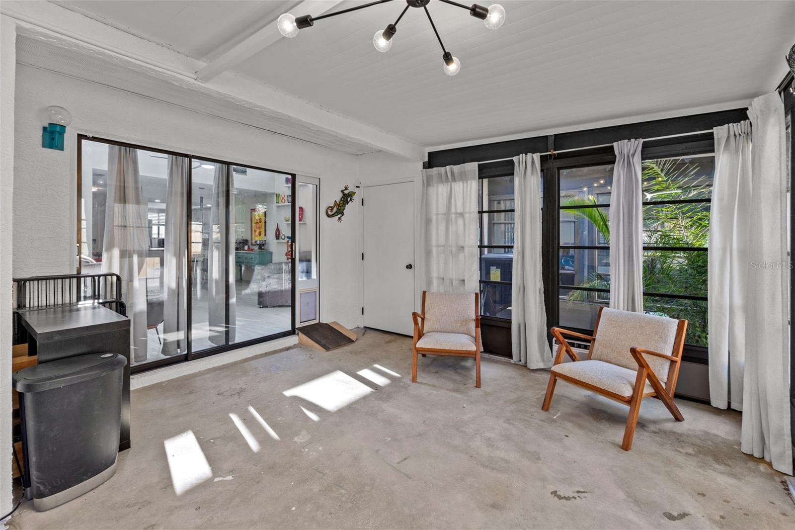 Listing photo id 19 for 2240 Pinewood Villas Drive