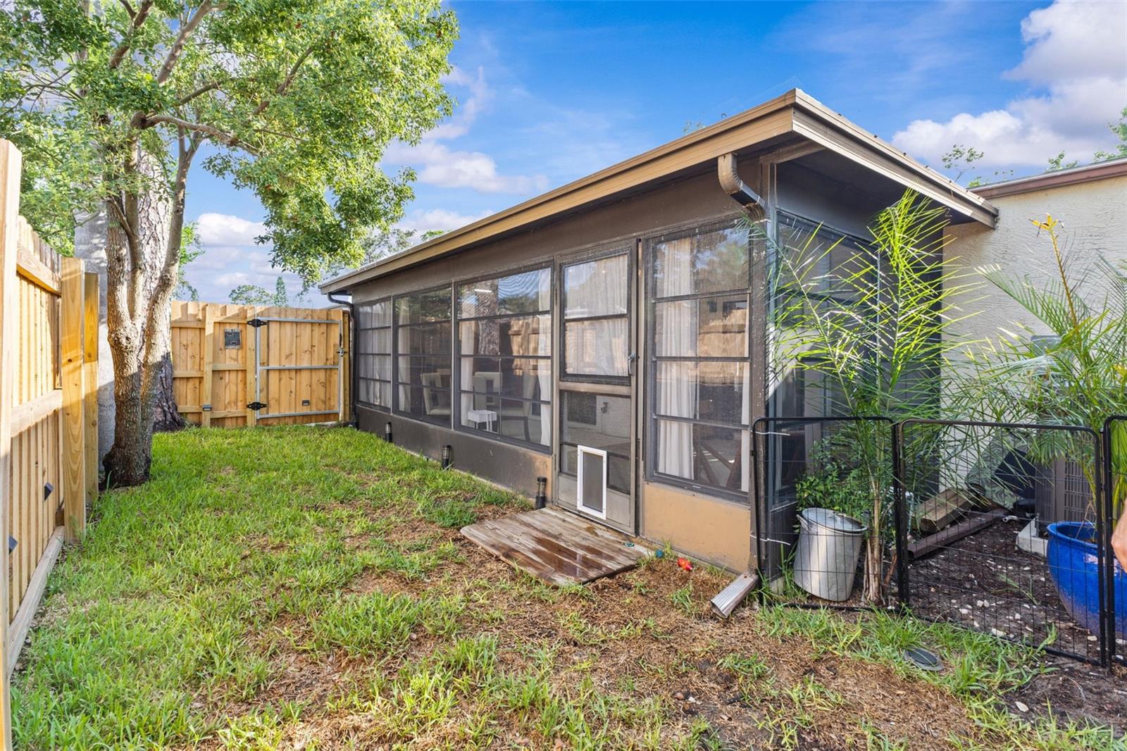 Listing photo id 21 for 2240 Pinewood Villas Drive
