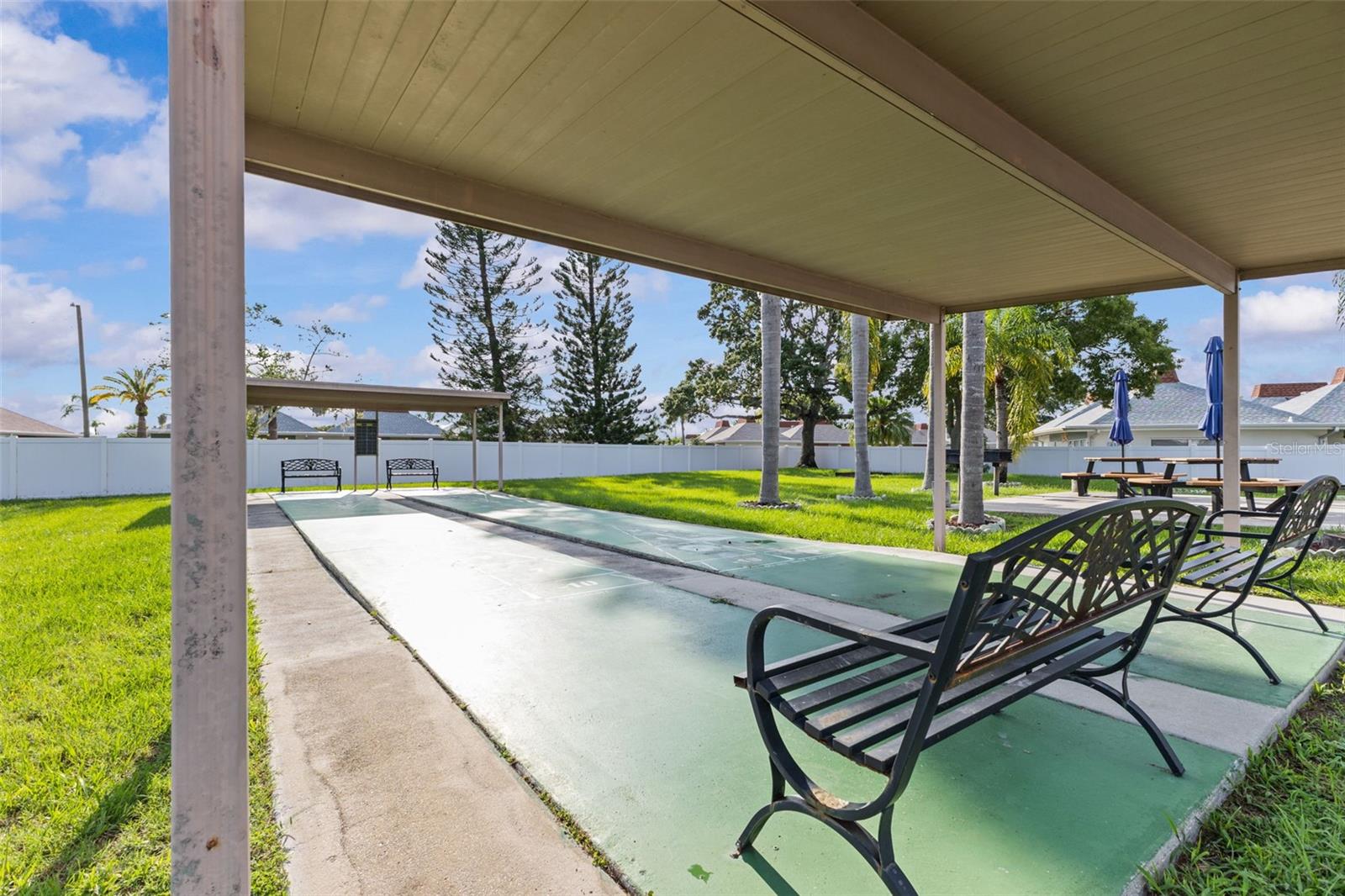 Listing photo id 23 for 2240 Pinewood Villas Drive