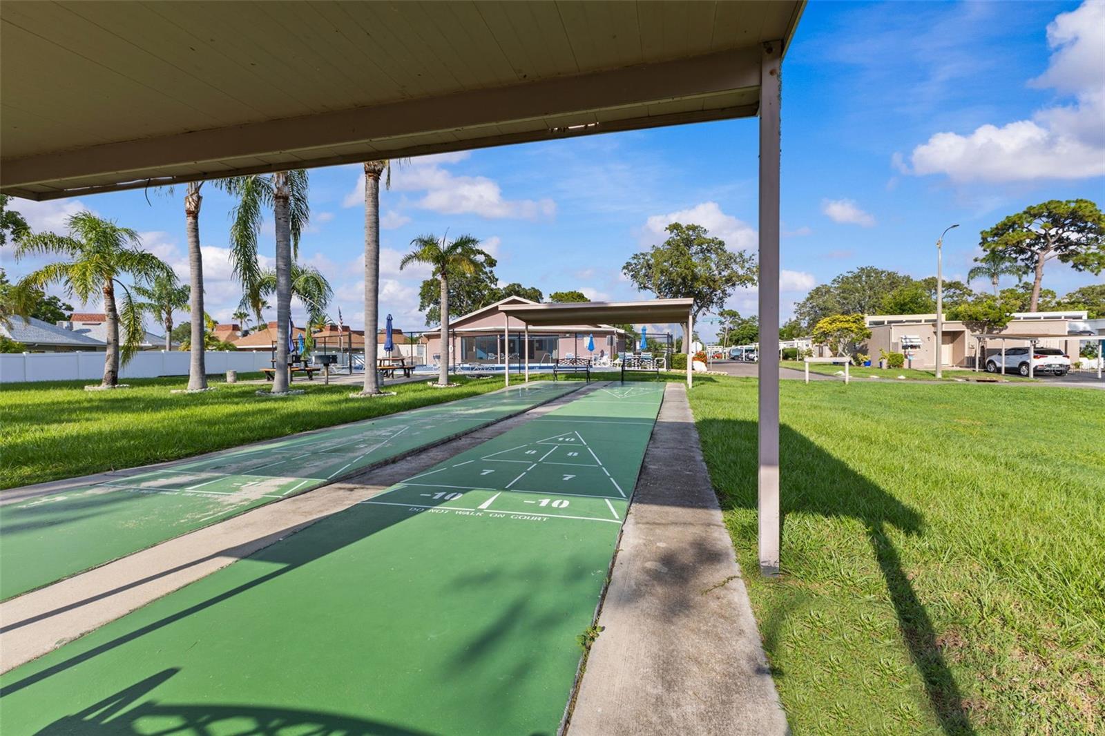 Listing photo id 24 for 2240 Pinewood Villas Drive