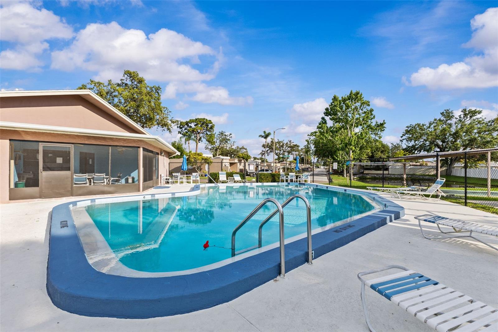Listing photo id 25 for 2240 Pinewood Villas Drive