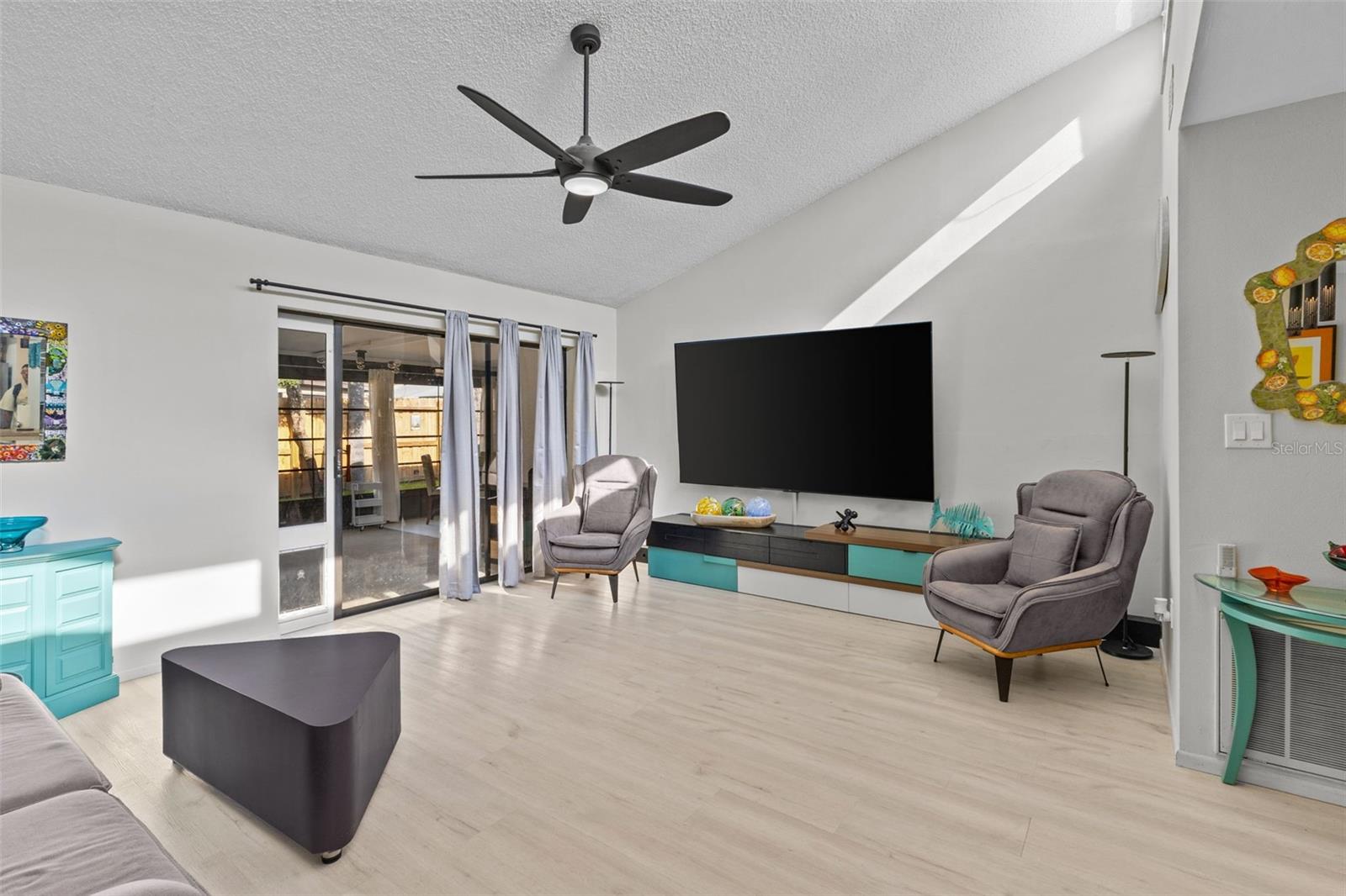Listing photo id 7 for 2240 Pinewood Villas Drive