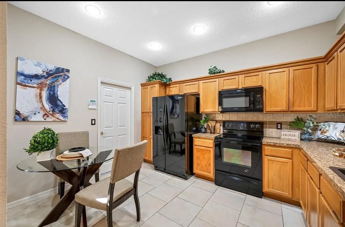 Image 3 of 40 For 510 Spring Lake Circle