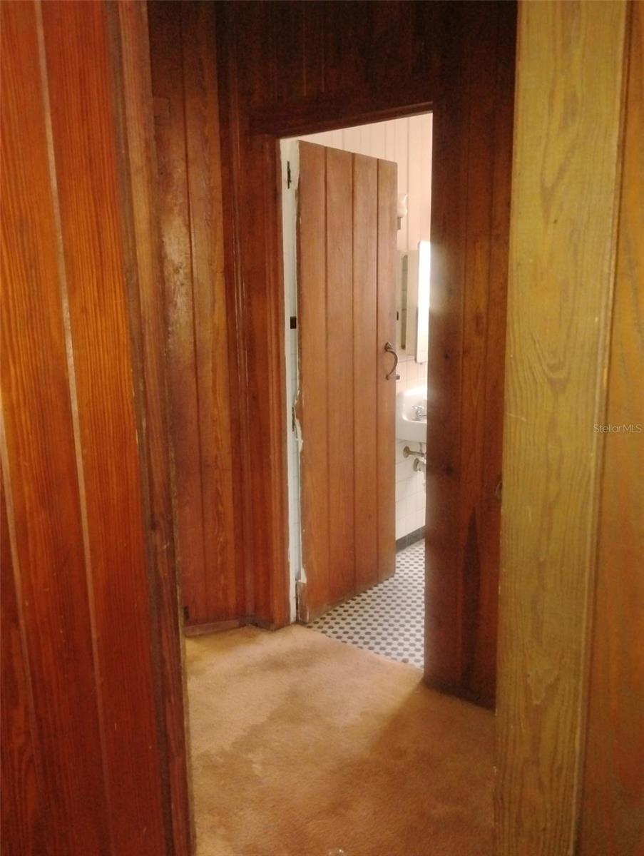 Image 15 of 41 For 909 Faulkner Street
