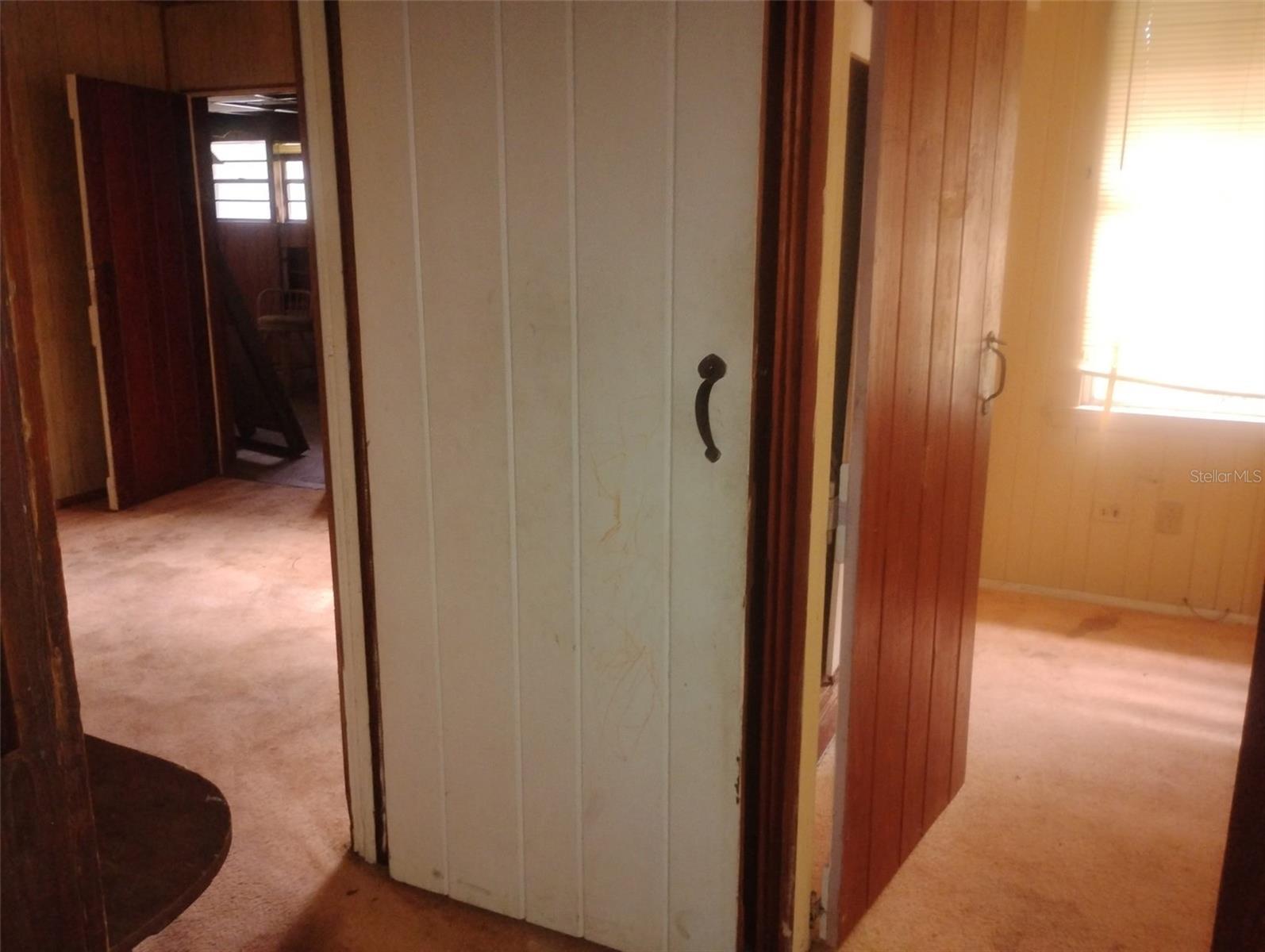 Image 16 of 41 For 909 Faulkner Street