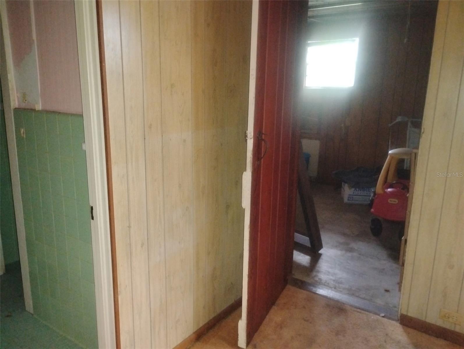 Image 21 of 41 For 909 Faulkner Street