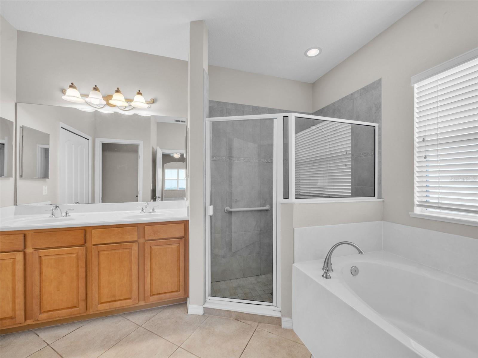 Image 20 of 66 For 2925 Dayton Drive