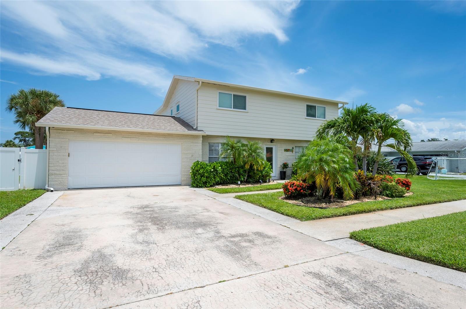 Image 2 of 45 For 8425 Flagstone Drive