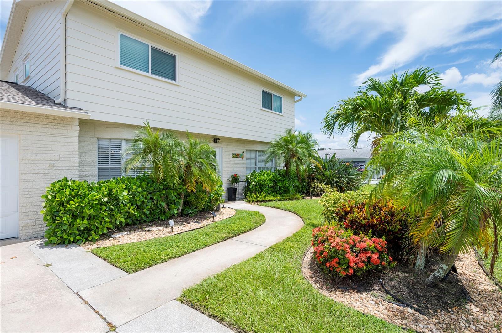 Image 3 of 45 For 8425 Flagstone Drive