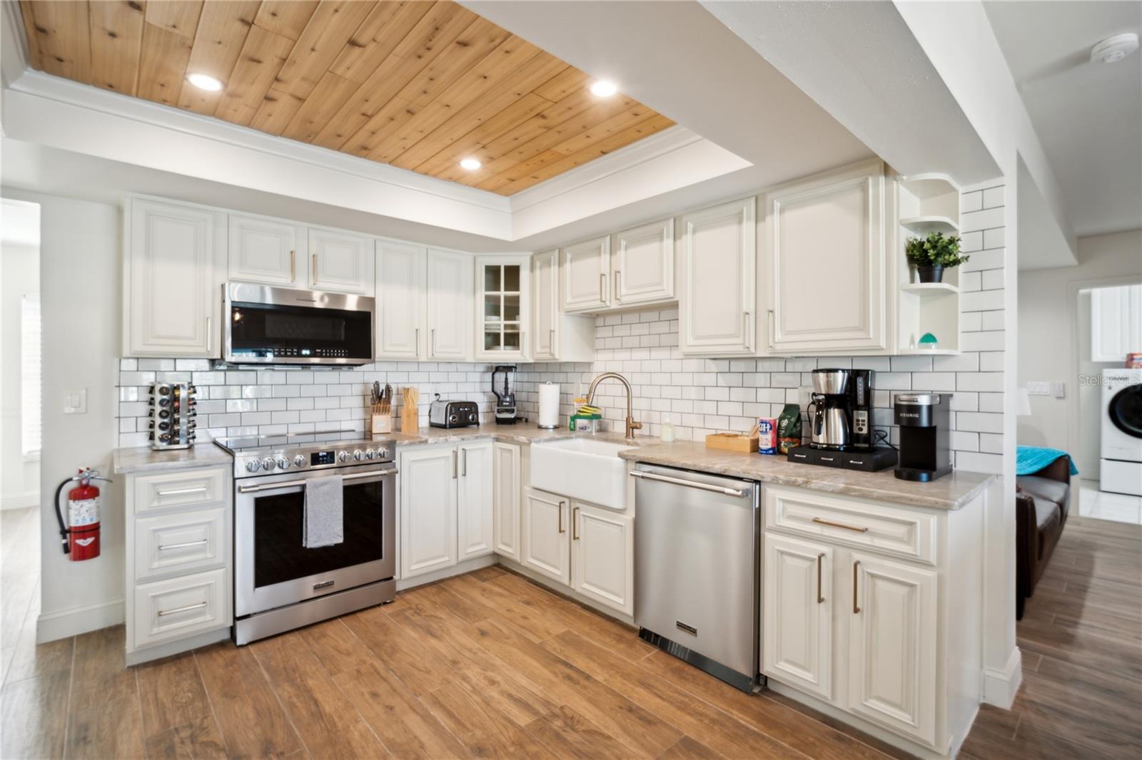 Image 6 of 45 For 8425 Flagstone Drive