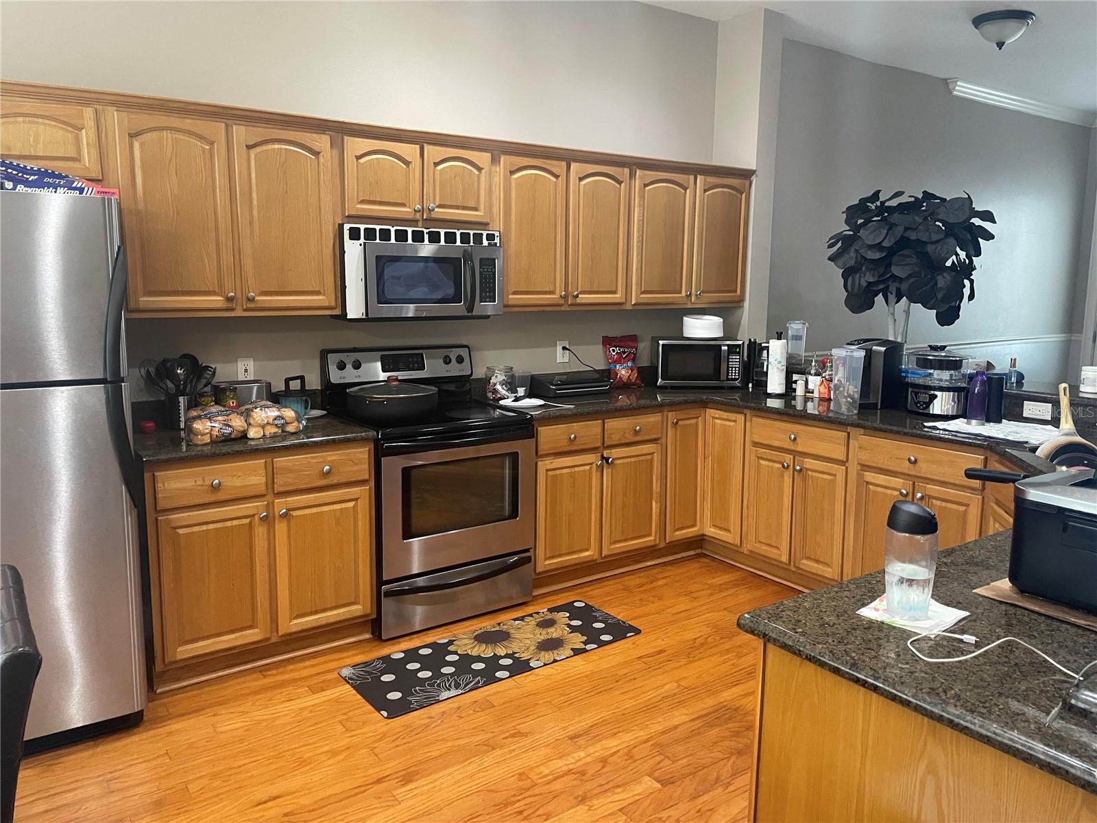 Listing photo id 0 for 8405 Costa Bella Way