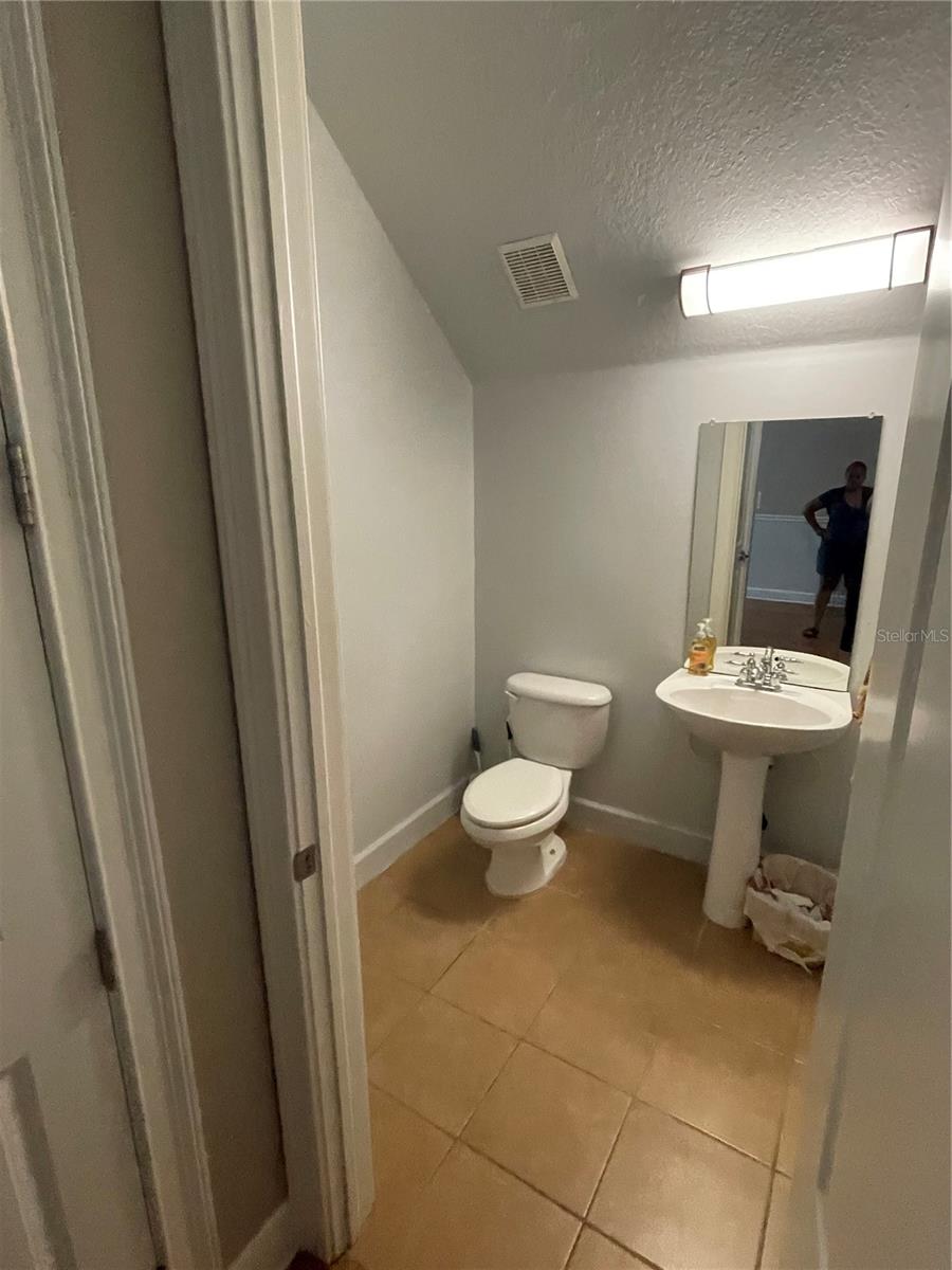 Listing photo id 3 for 8405 Costa Bella Way