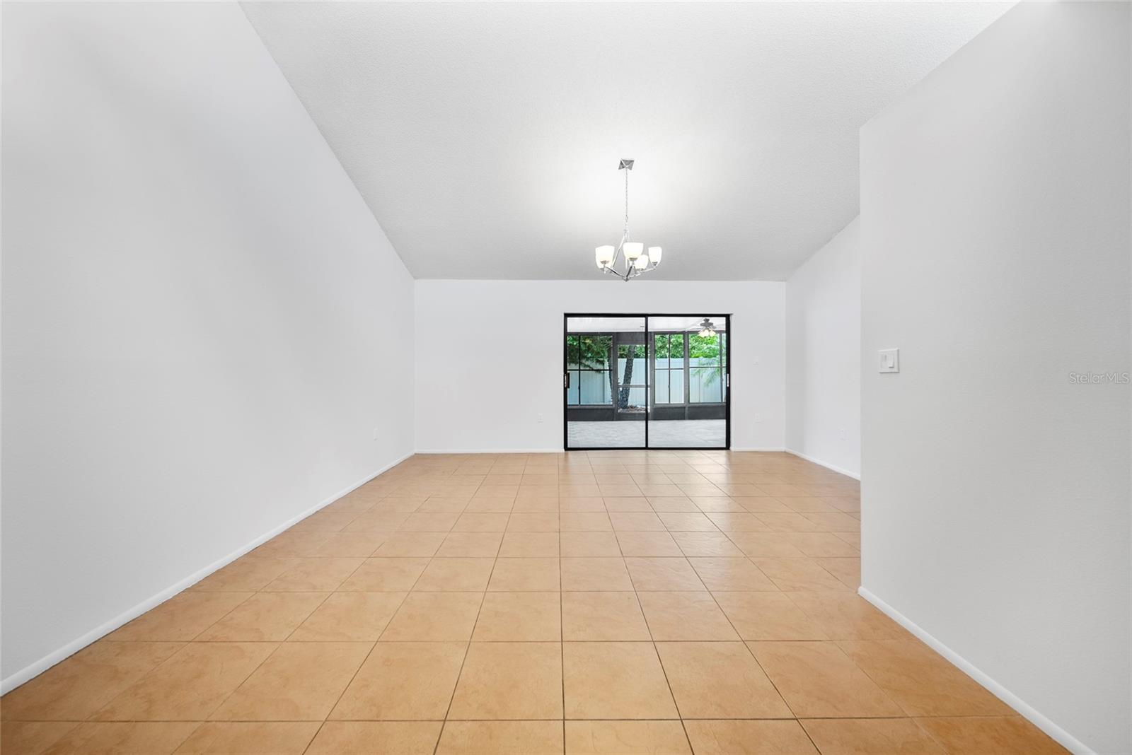 Listing photo id 8 for 4326 Fern Glen Street