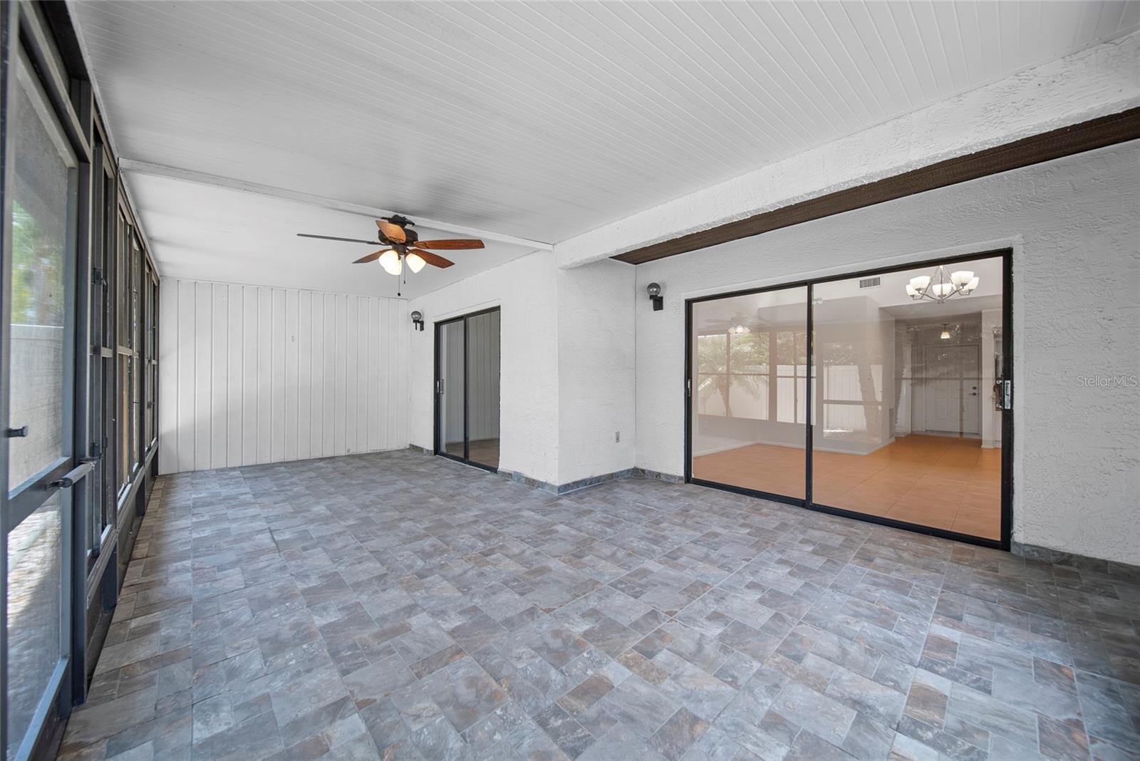 Listing photo id 11 for 4326 Fern Glen Street