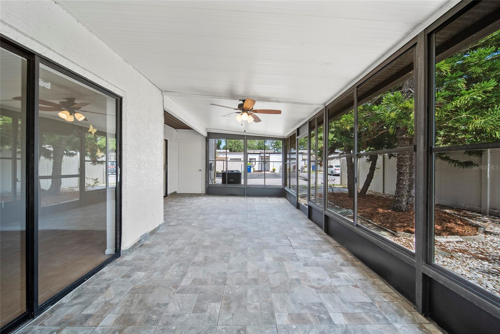 Listing photo id 12 for 4326 Fern Glen Street