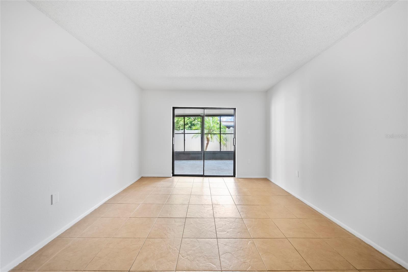 Listing photo id 14 for 4326 Fern Glen Street