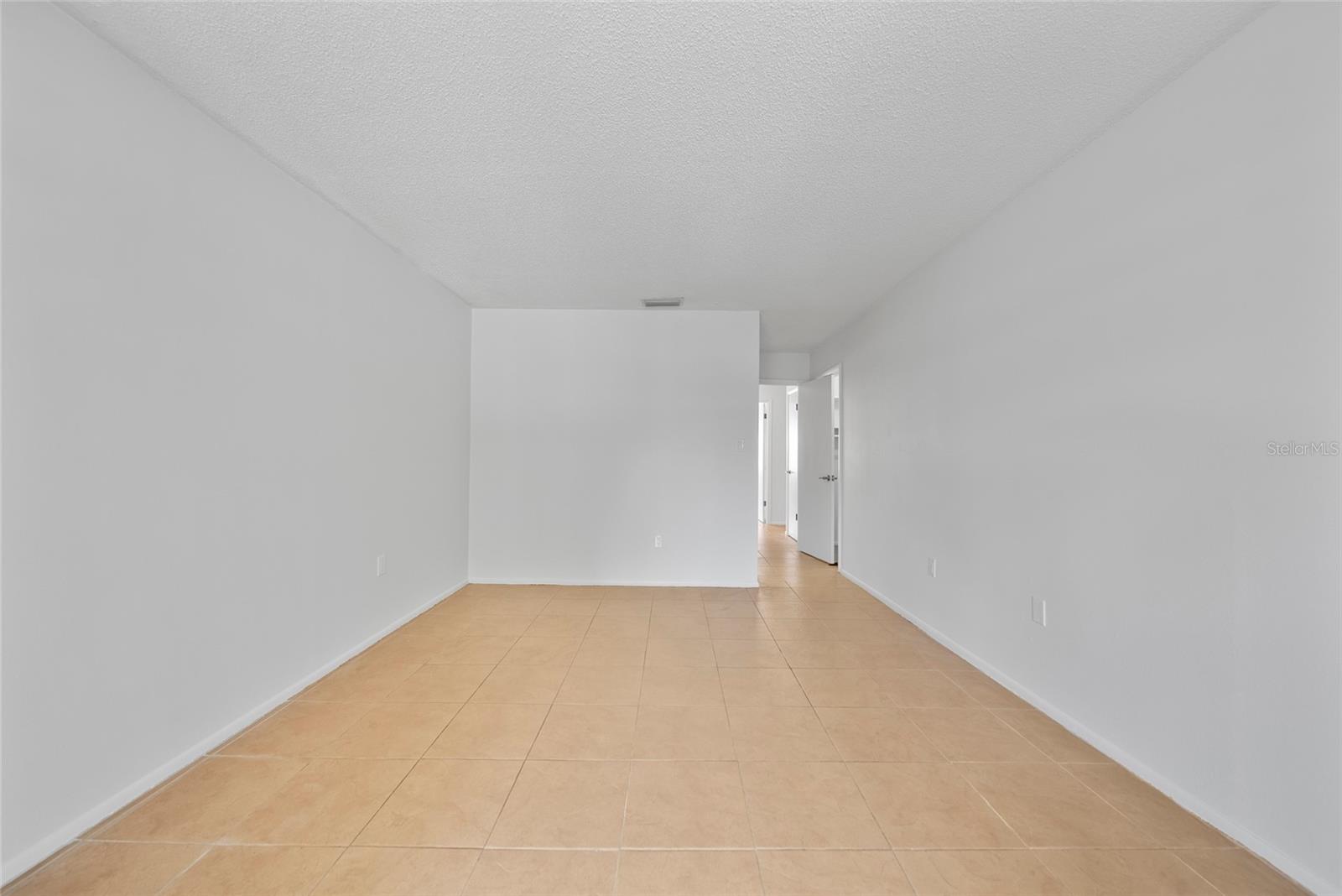 Listing photo id 15 for 4326 Fern Glen Street