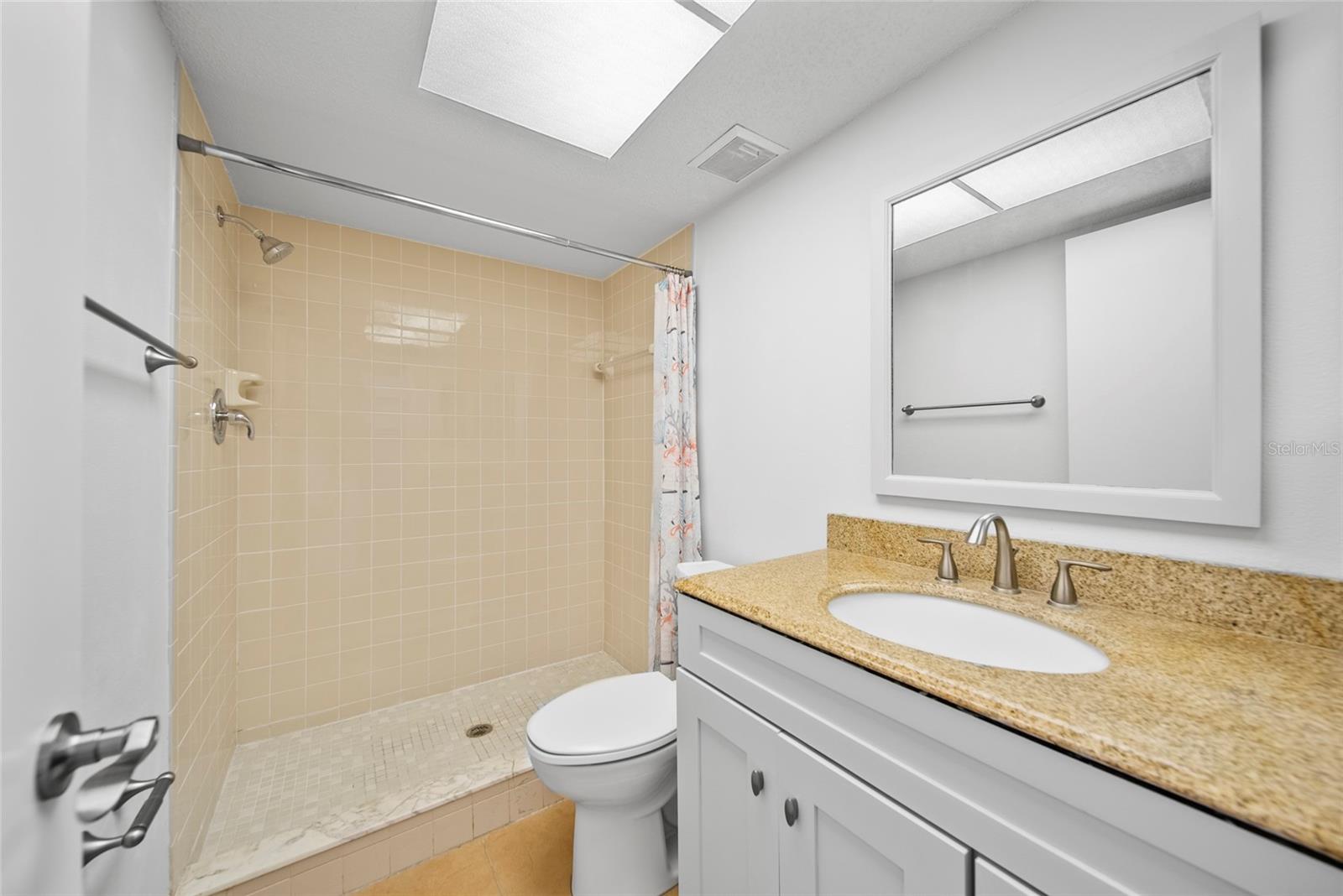 Listing photo id 17 for 4326 Fern Glen Street