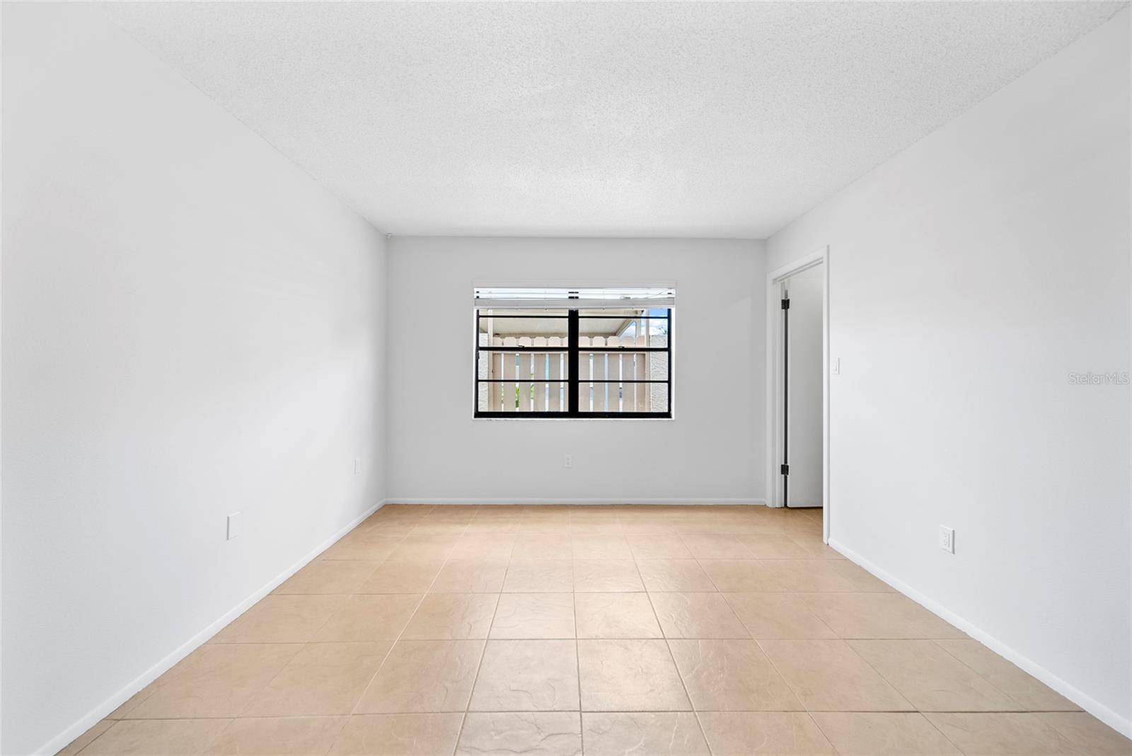 Listing photo id 20 for 4326 Fern Glen Street