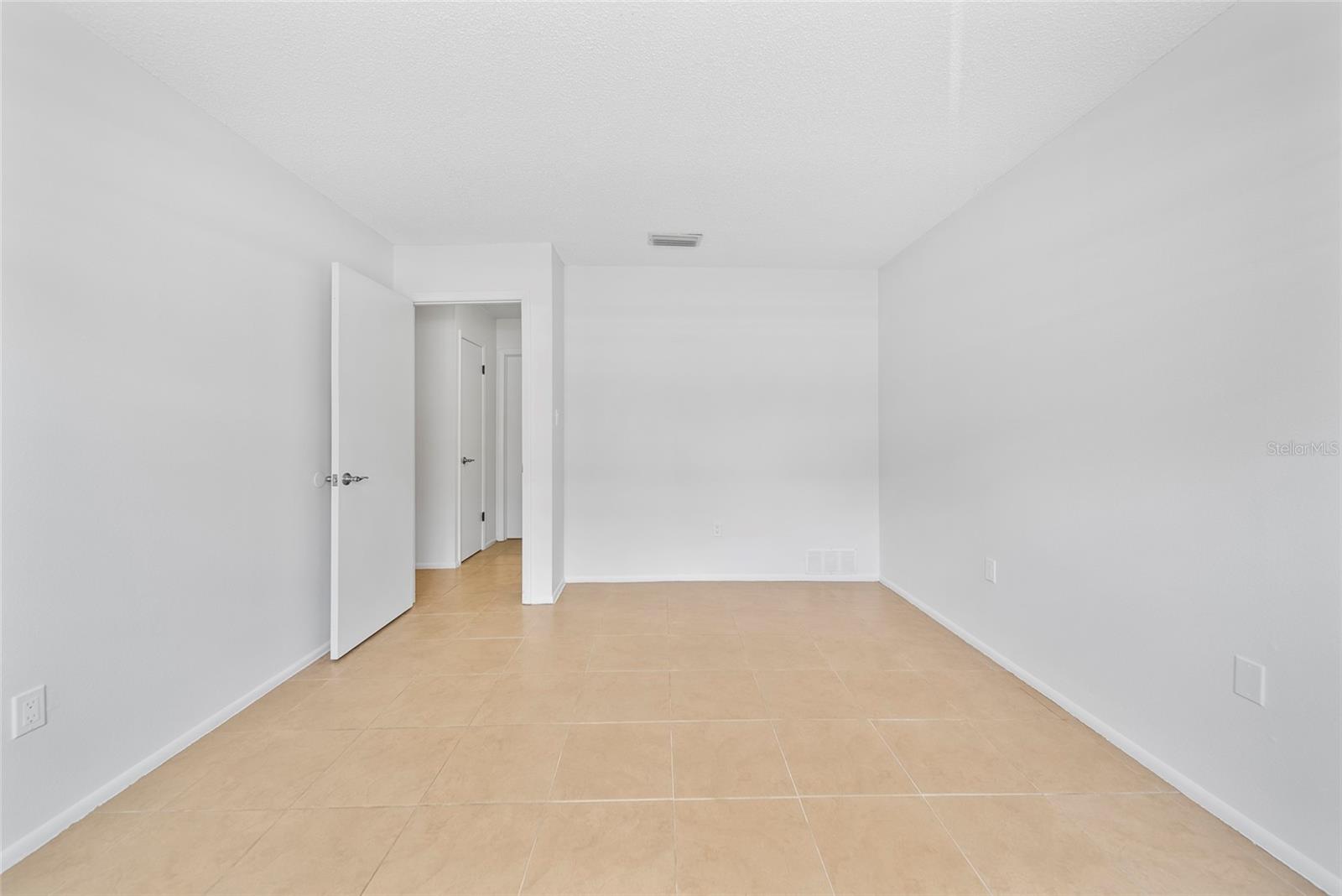 Listing photo id 21 for 4326 Fern Glen Street