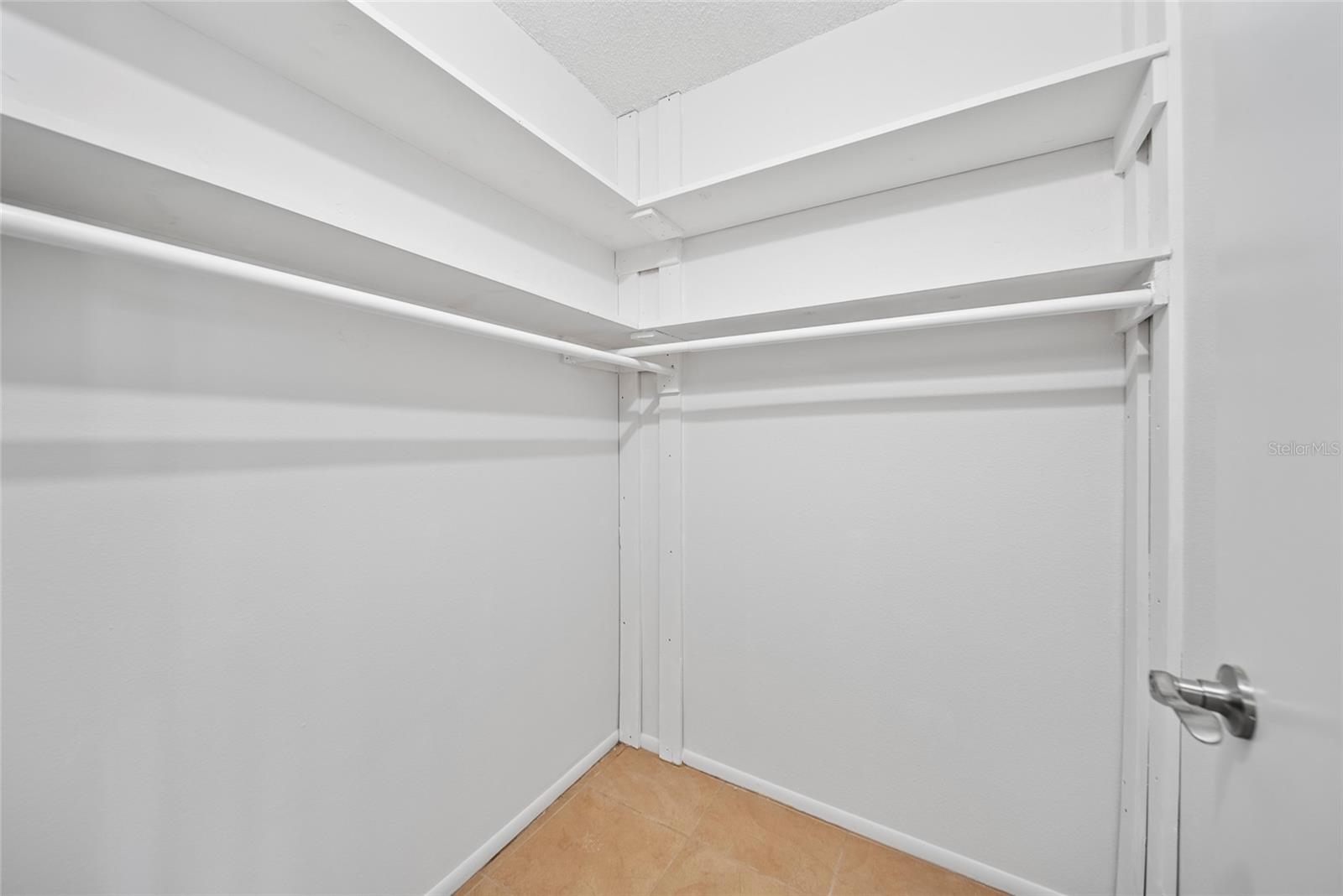 Listing photo id 22 for 4326 Fern Glen Street