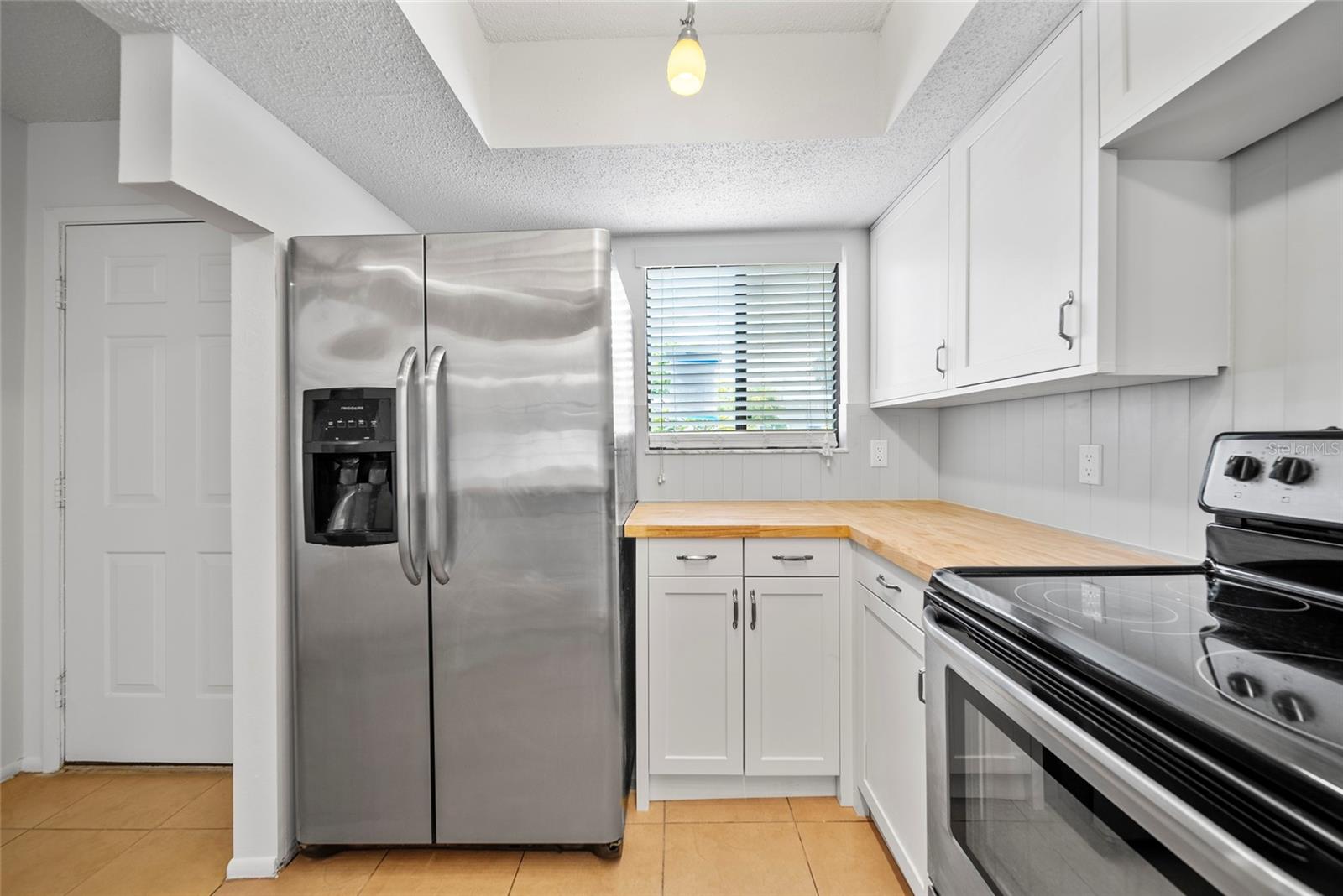 Listing photo id 2 for 4326 Fern Glen Street