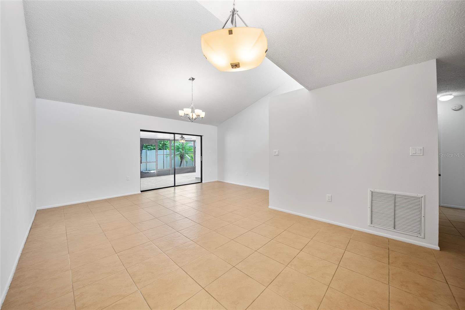 Listing photo id 6 for 4326 Fern Glen Street