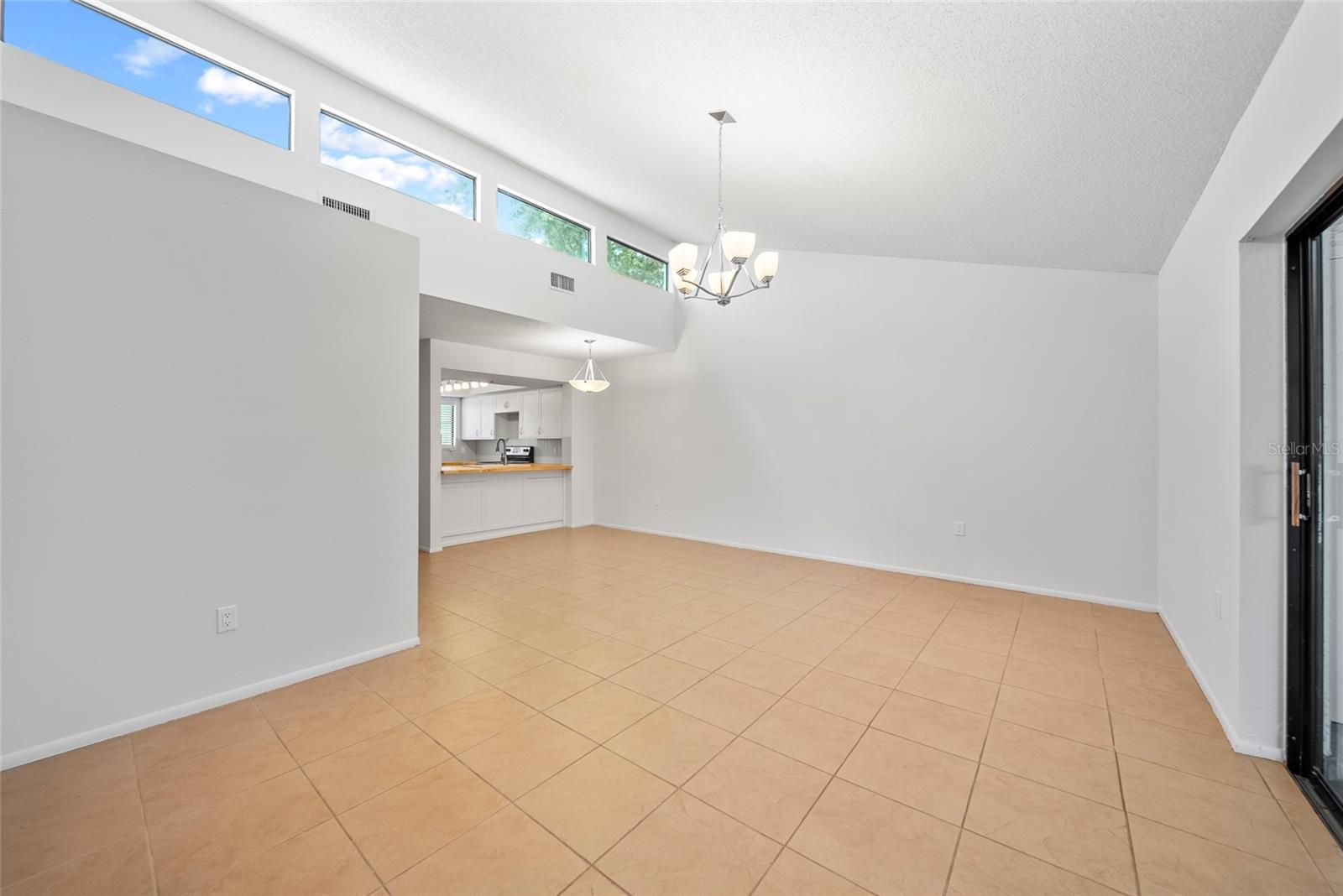 Listing photo id 7 for 4326 Fern Glen Street