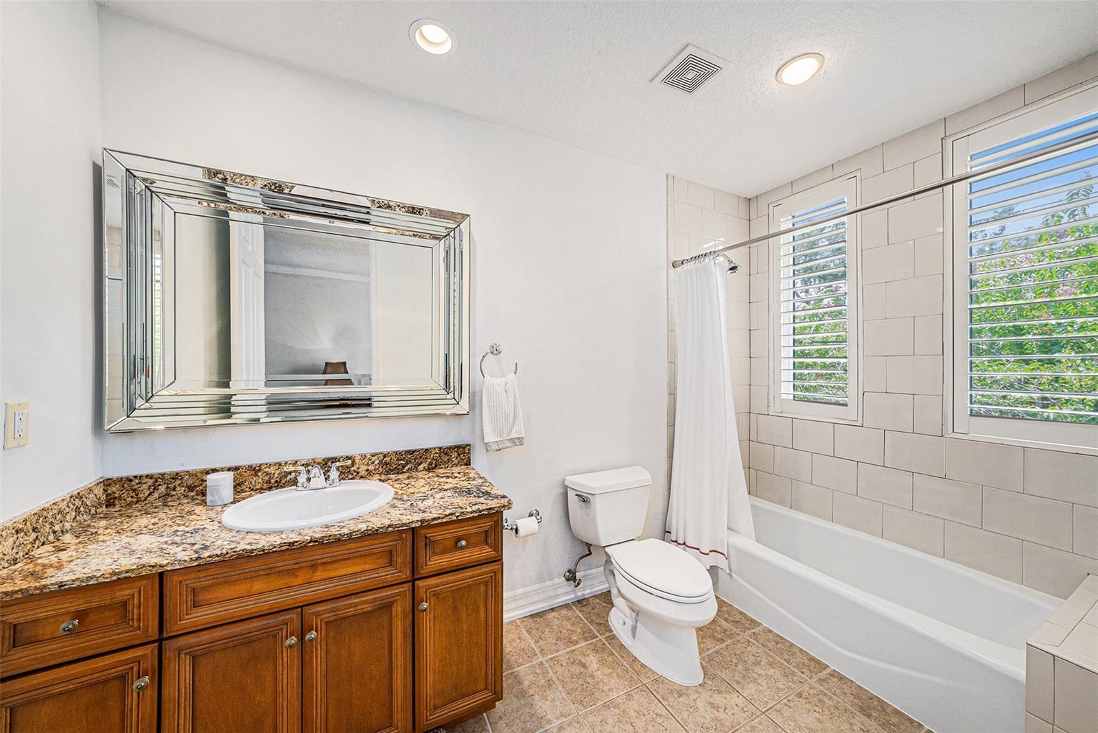 Image 14 of 35 For 1731 Watrous Avenue 202