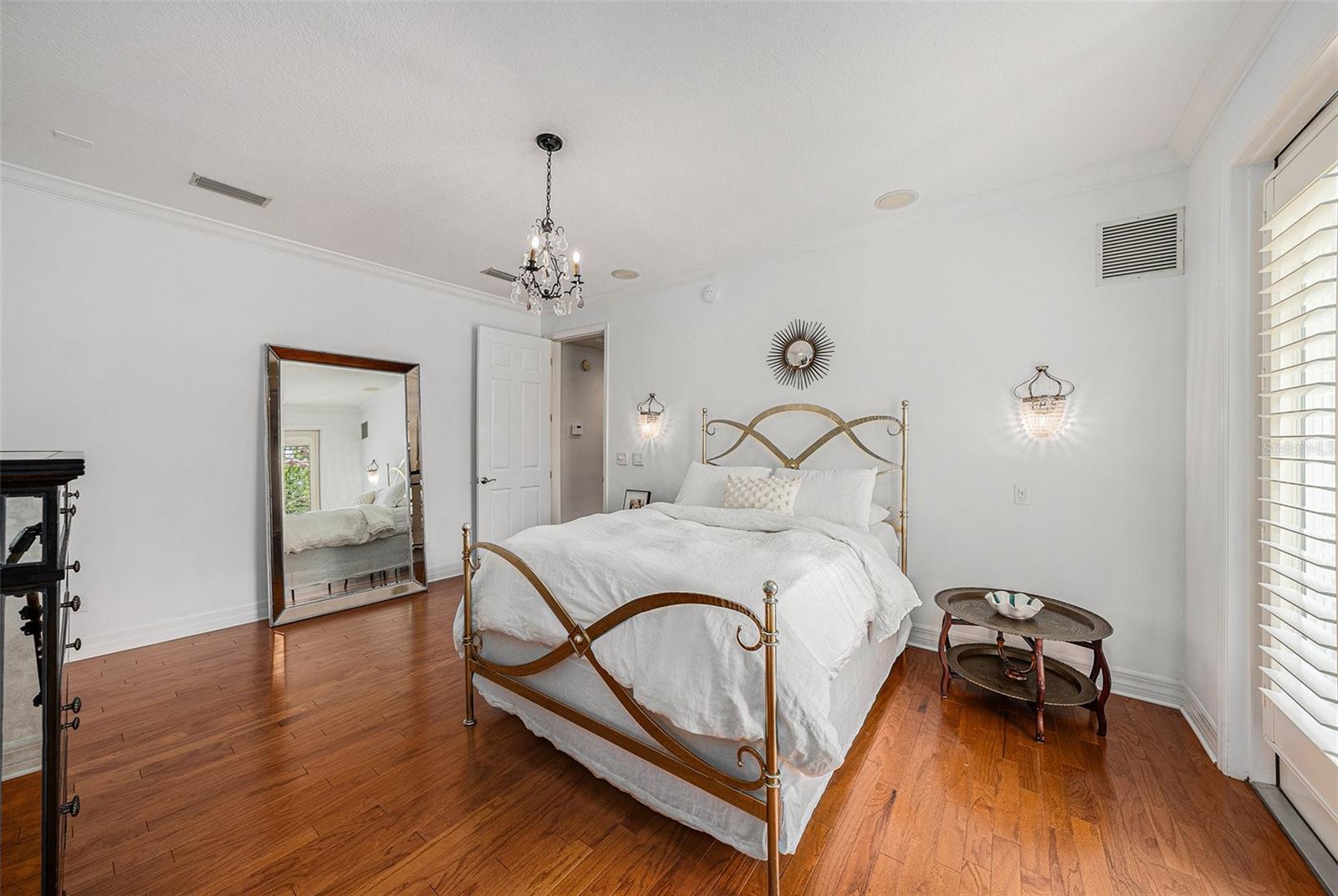 Image 17 of 35 For 1731 Watrous Avenue 202