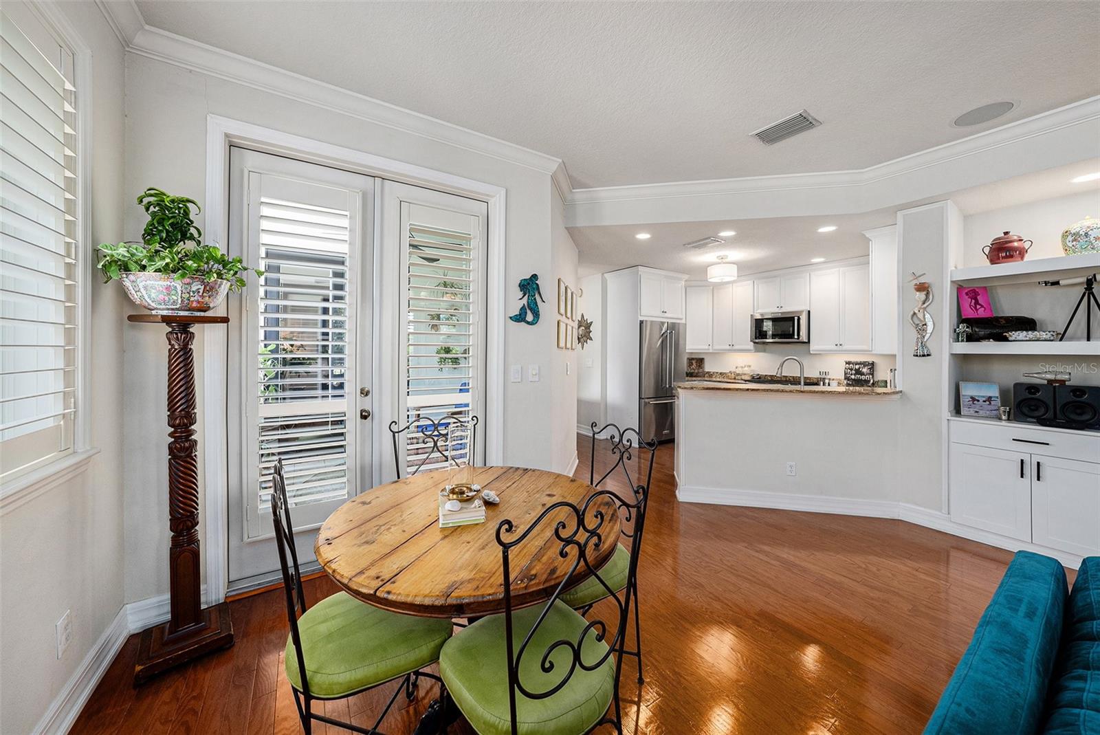 Image 3 of 35 For 1731 Watrous Avenue 202