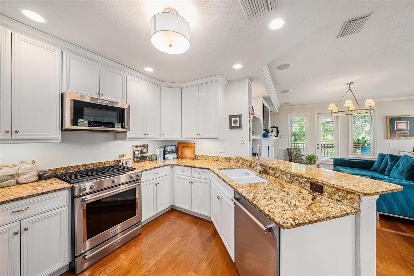 Image 4 of 35 For 1731 Watrous Avenue 202