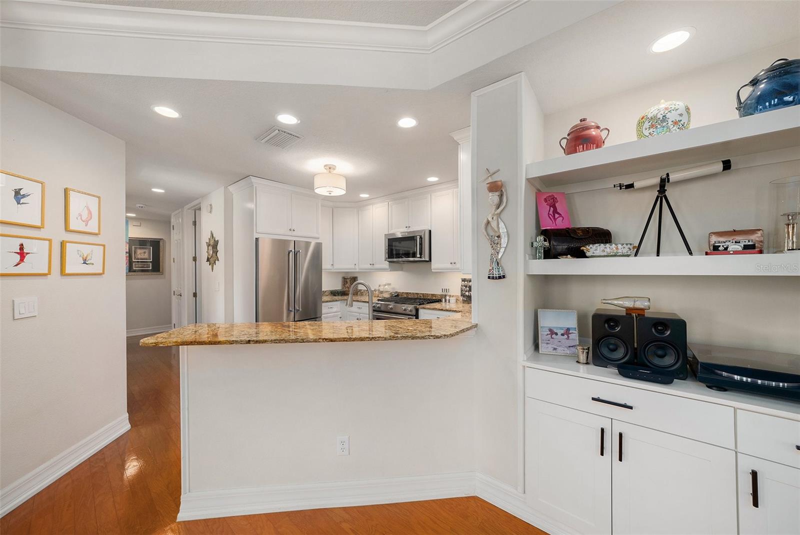 Image 8 of 35 For 1731 Watrous Avenue 202