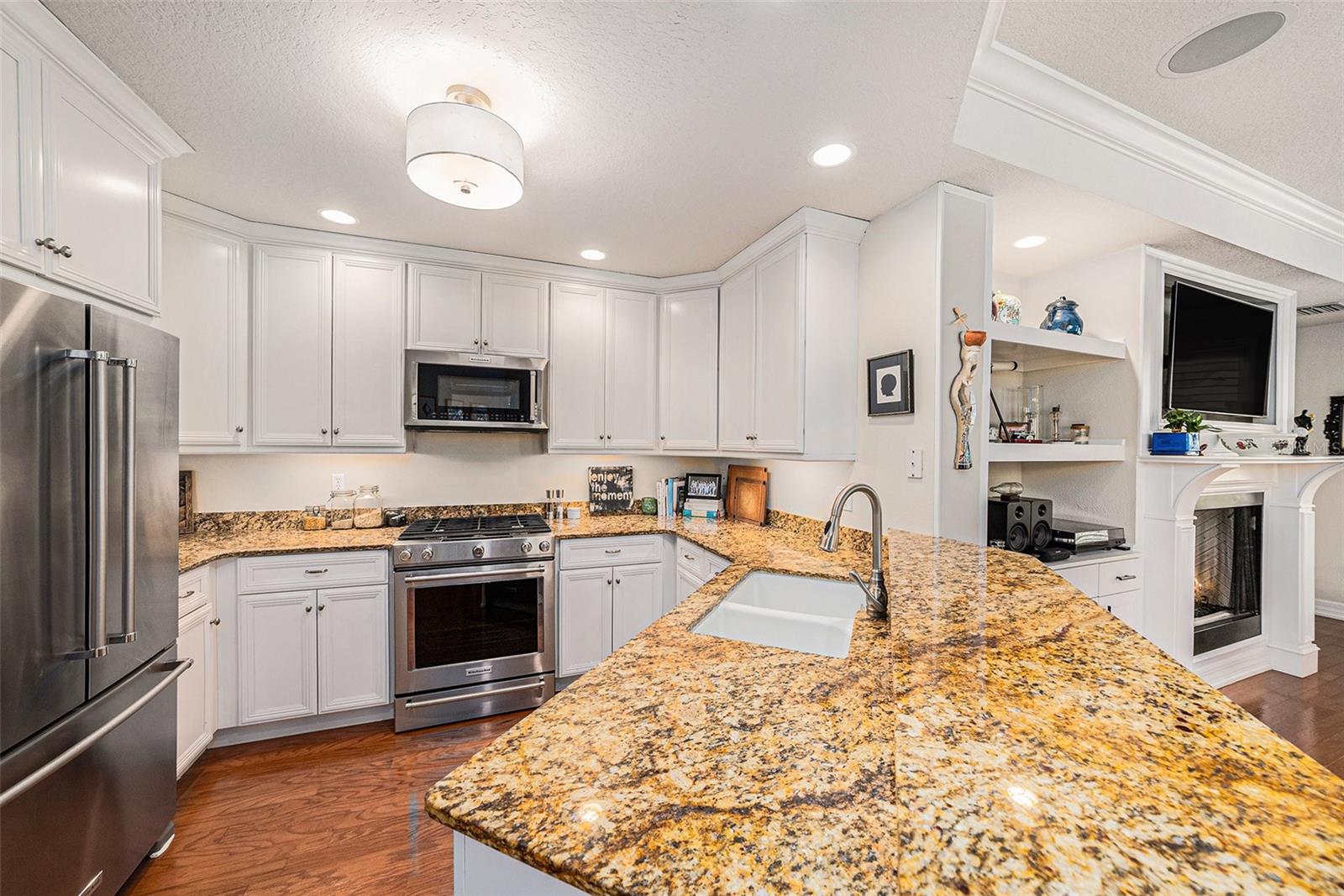 Image 9 of 35 For 1731 Watrous Avenue 202