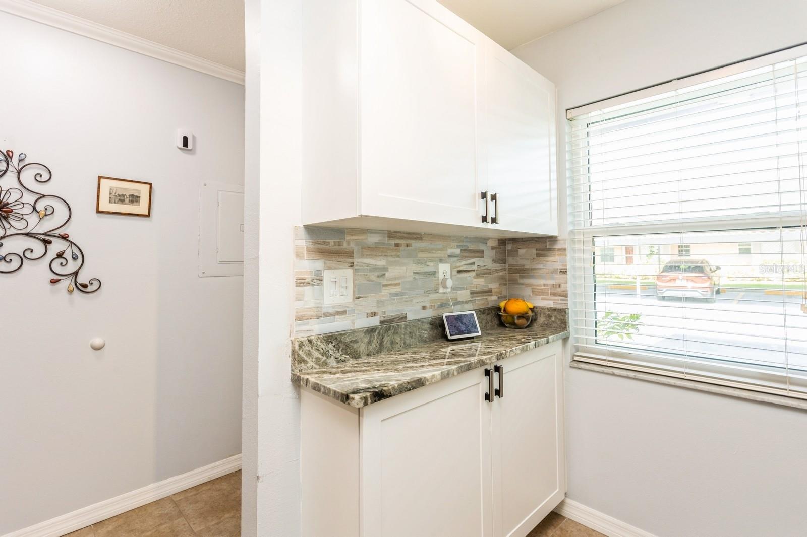 Image 11 of 44 For 2460 Northside Drive 708