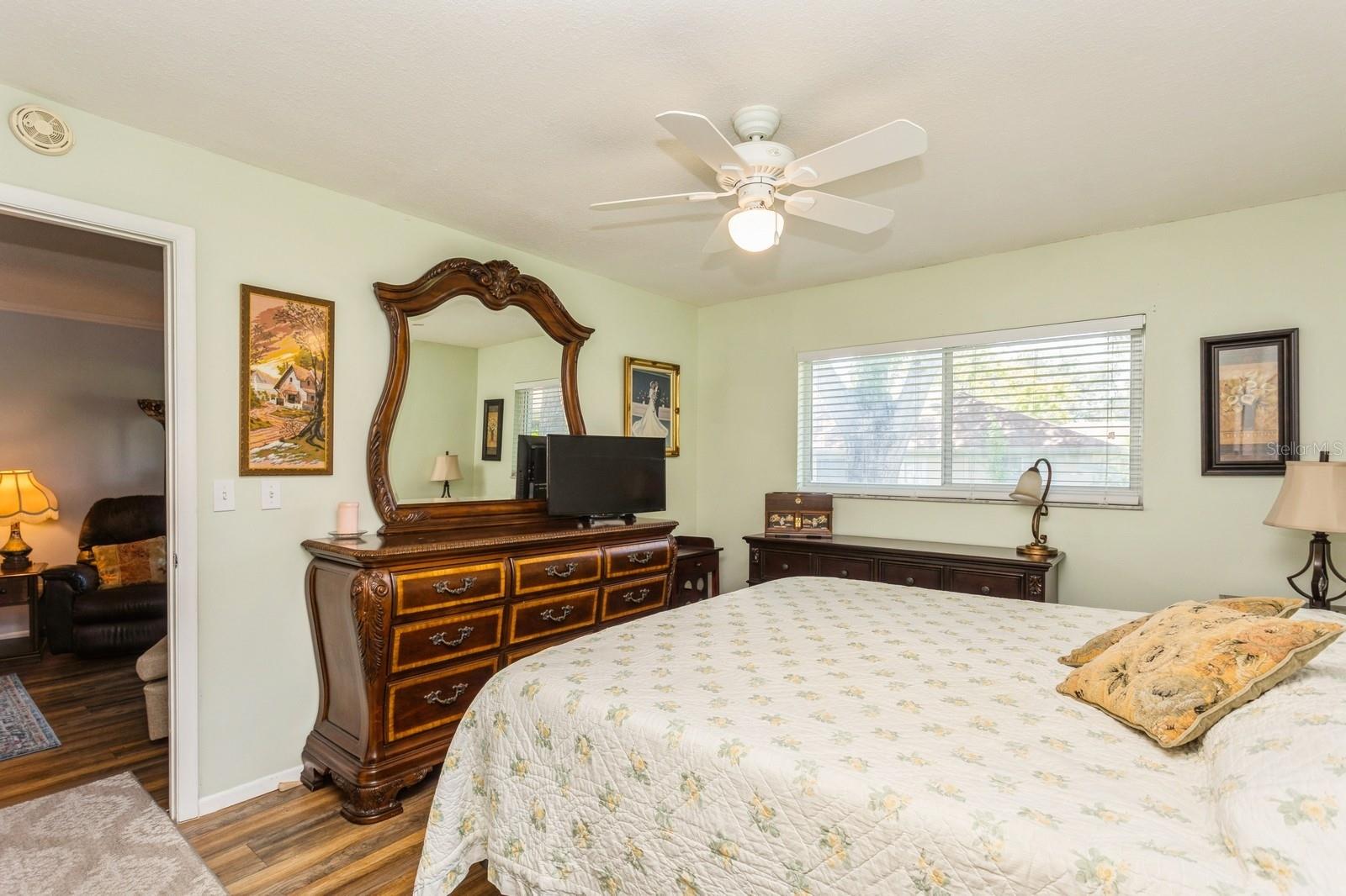 Image 27 of 44 For 2460 Northside Drive 708