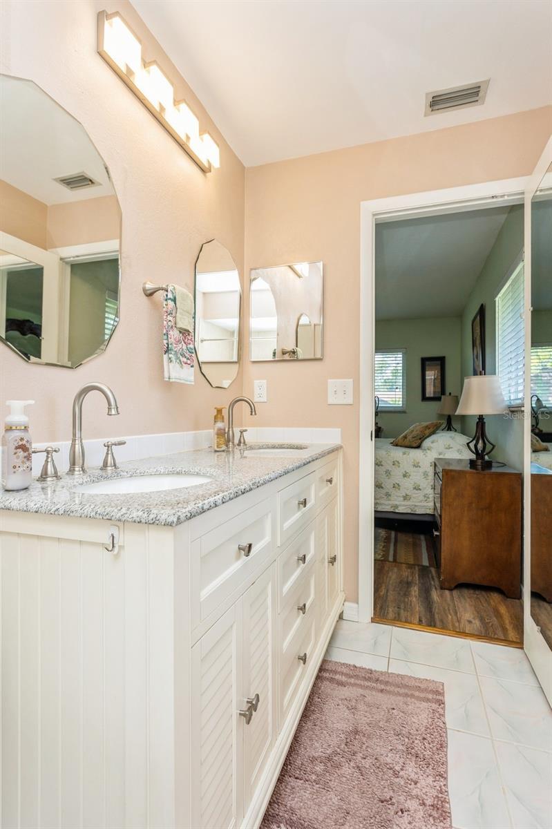 Image 30 of 44 For 2460 Northside Drive 708