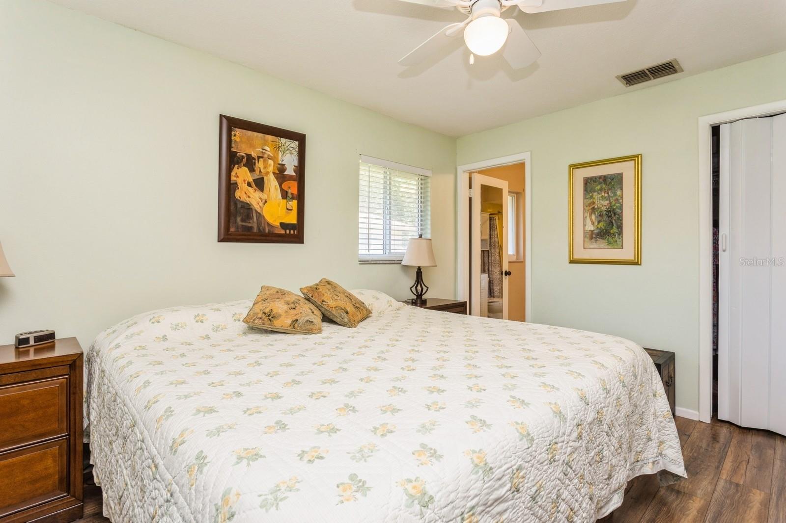 Image 31 of 44 For 2460 Northside Drive 708