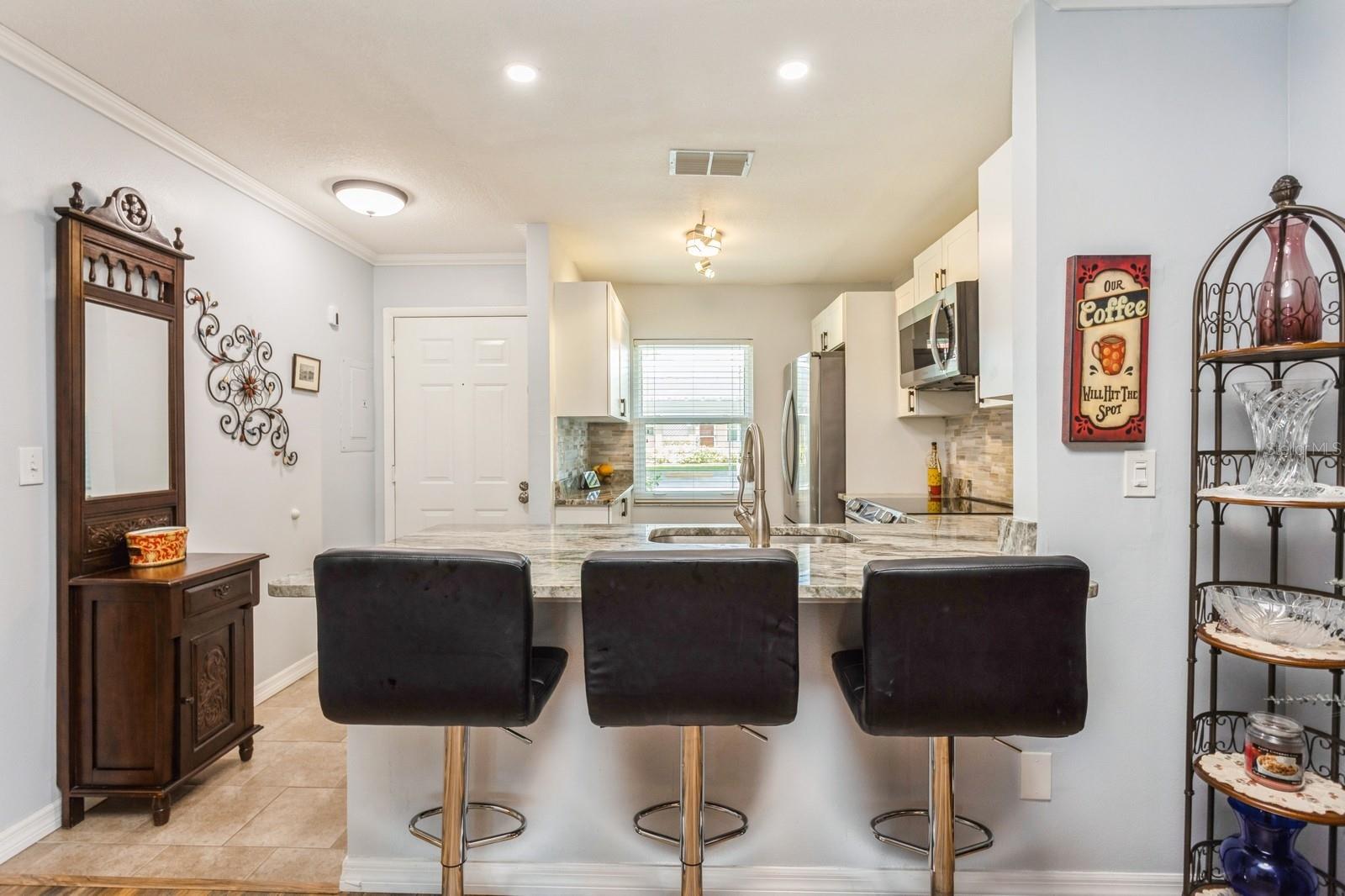 Image 8 of 44 For 2460 Northside Drive 708