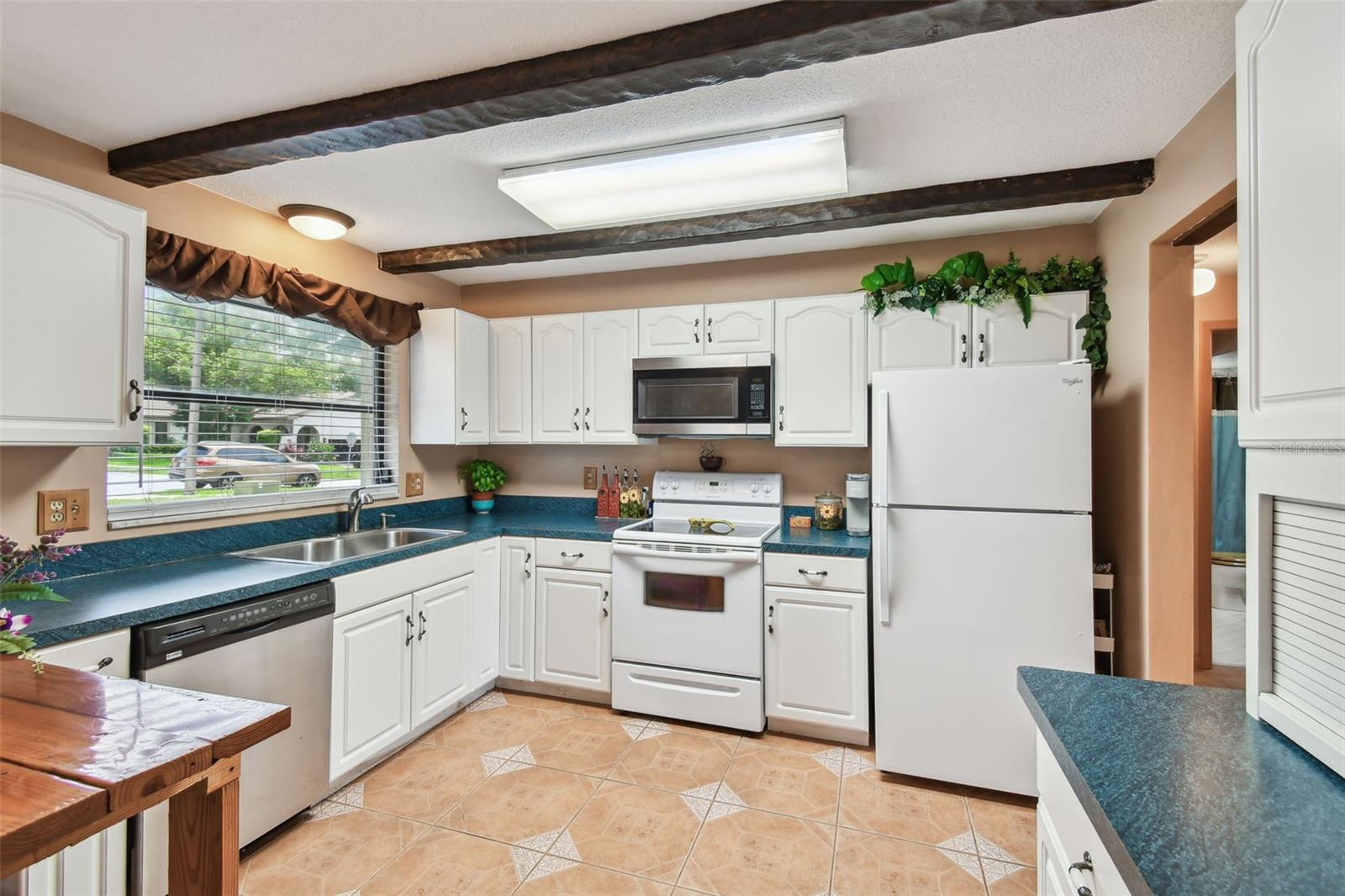 Image 2 of 91 For 855 Pinewood Terrace W