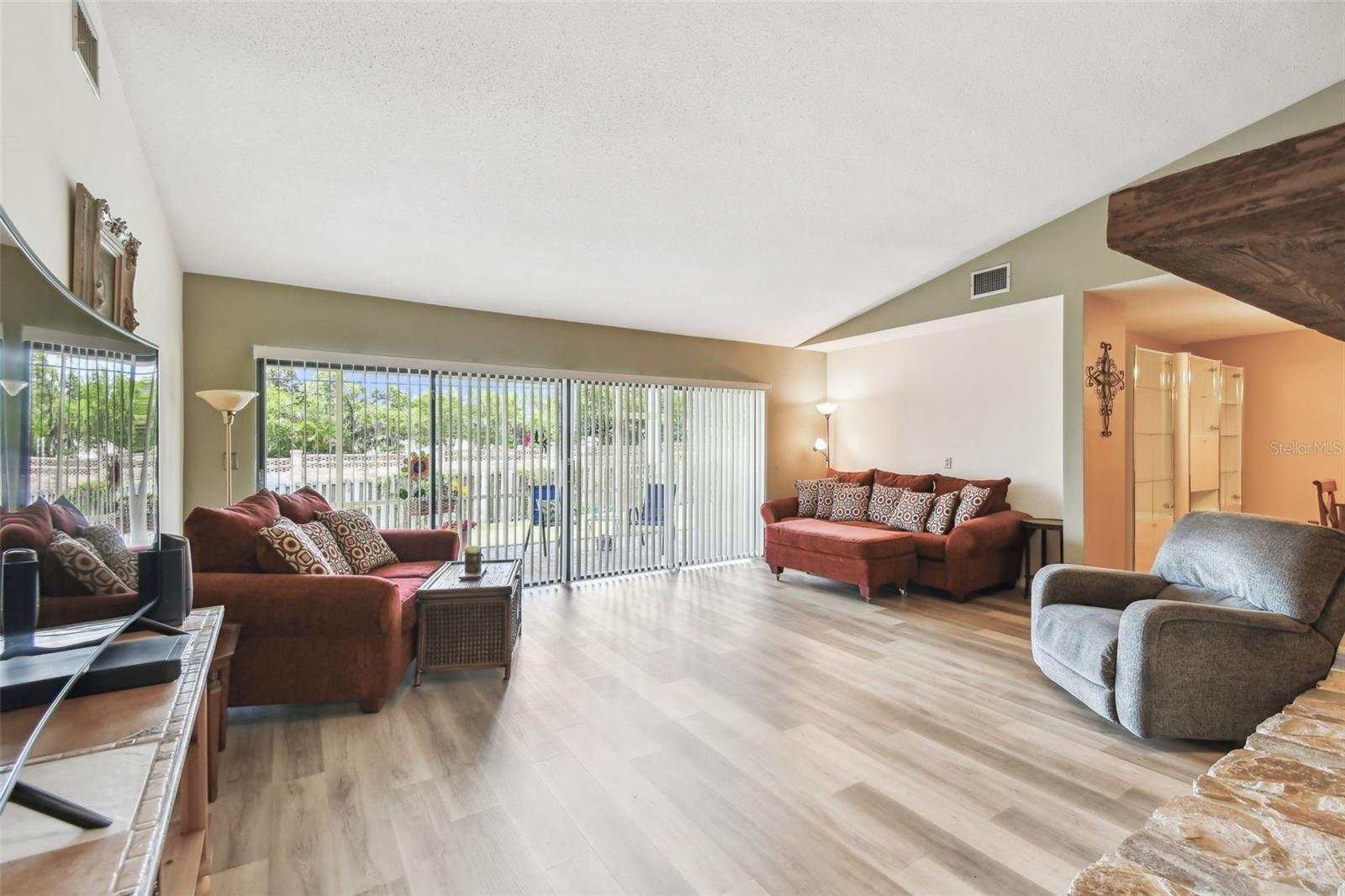 Image 23 of 91 For 855 Pinewood Terrace W